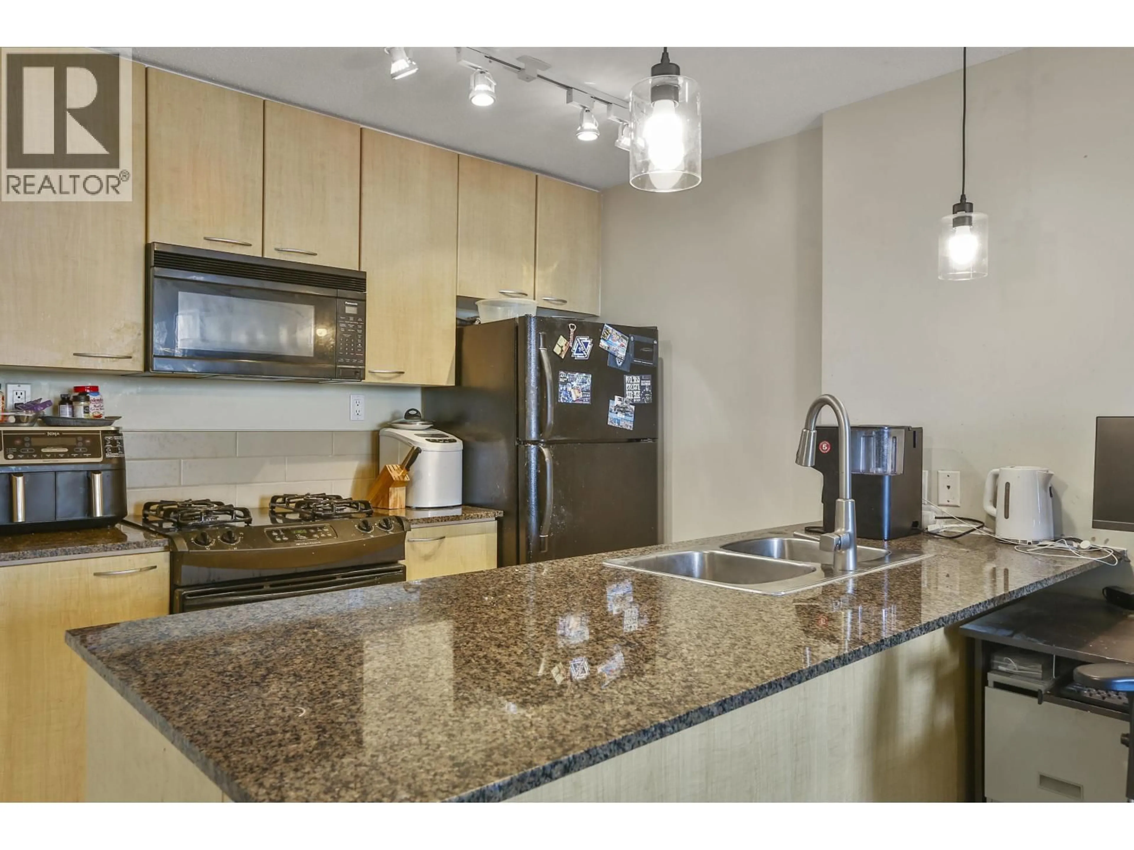 Open concept kitchen, unknown for 2001 - 7178 COLLIER STREET, Burnaby British Columbia V5E4N7