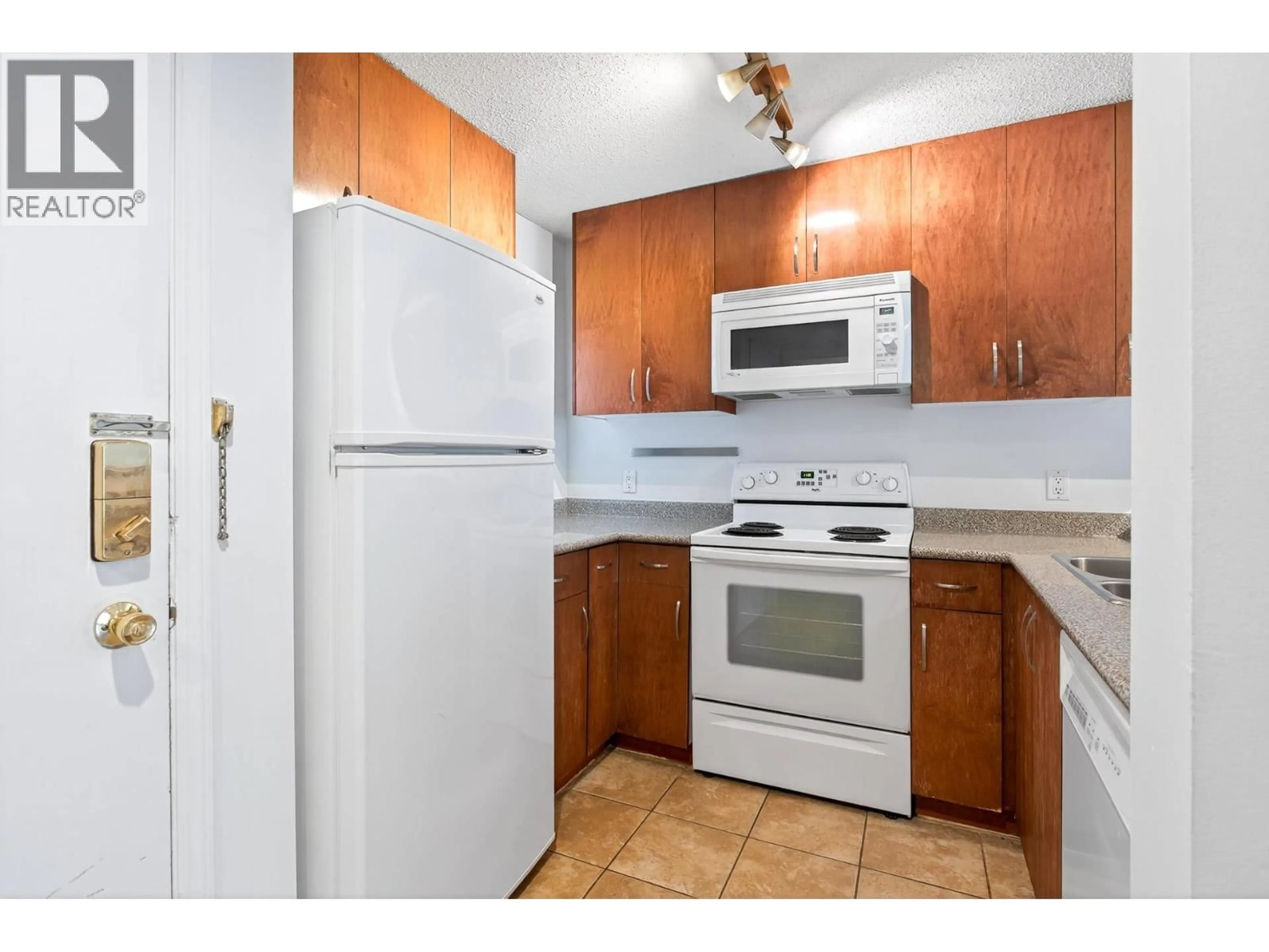 Standard kitchen, unknown for 3019 LAUREL STREET, Vancouver British Columbia V5Z3T6