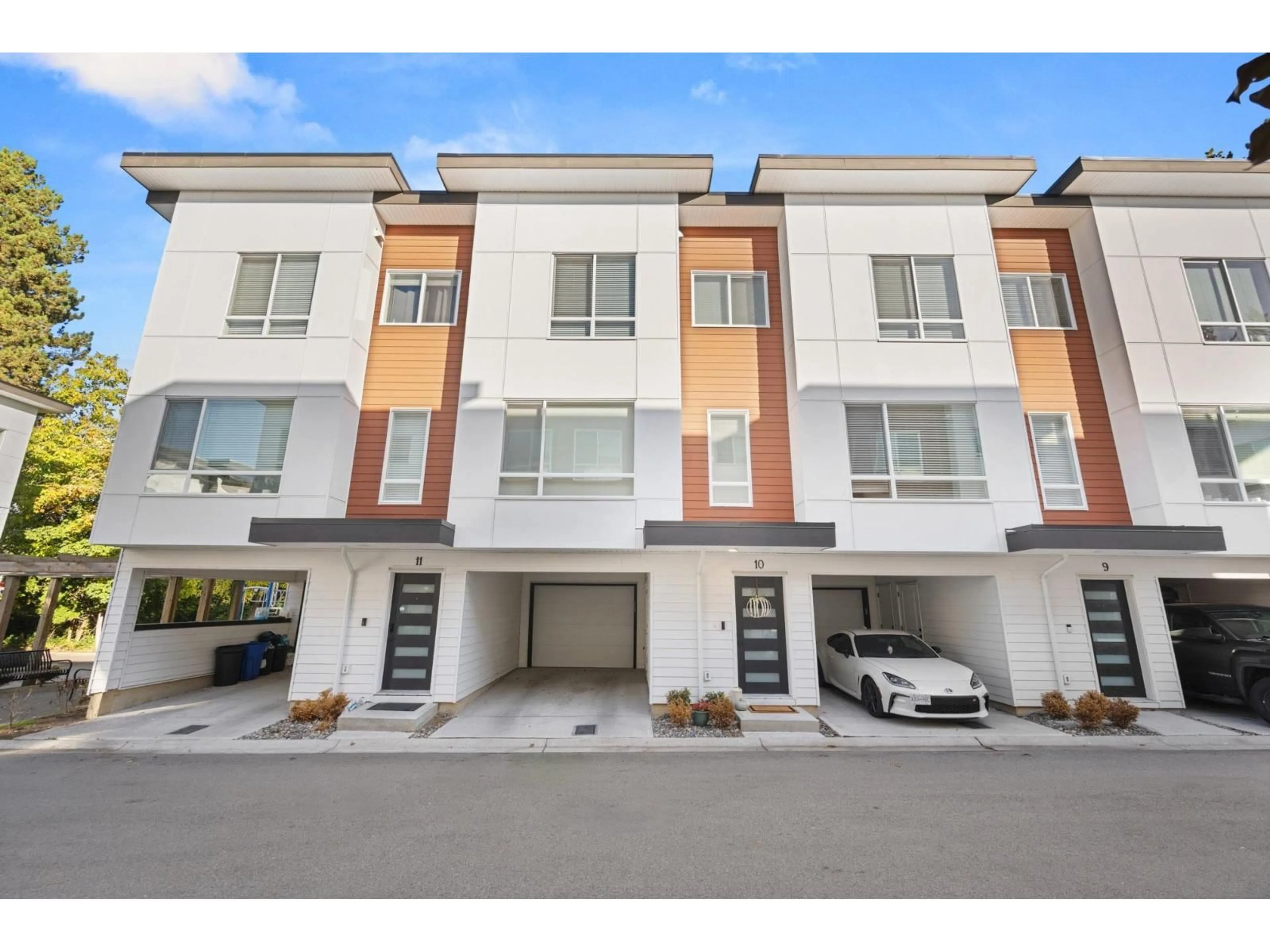 A pic from outside/outdoor area/front of a property/back of a property/a pic from drone, street for 10 - 27640 LANTERN, Abbotsford British Columbia V4X1M3