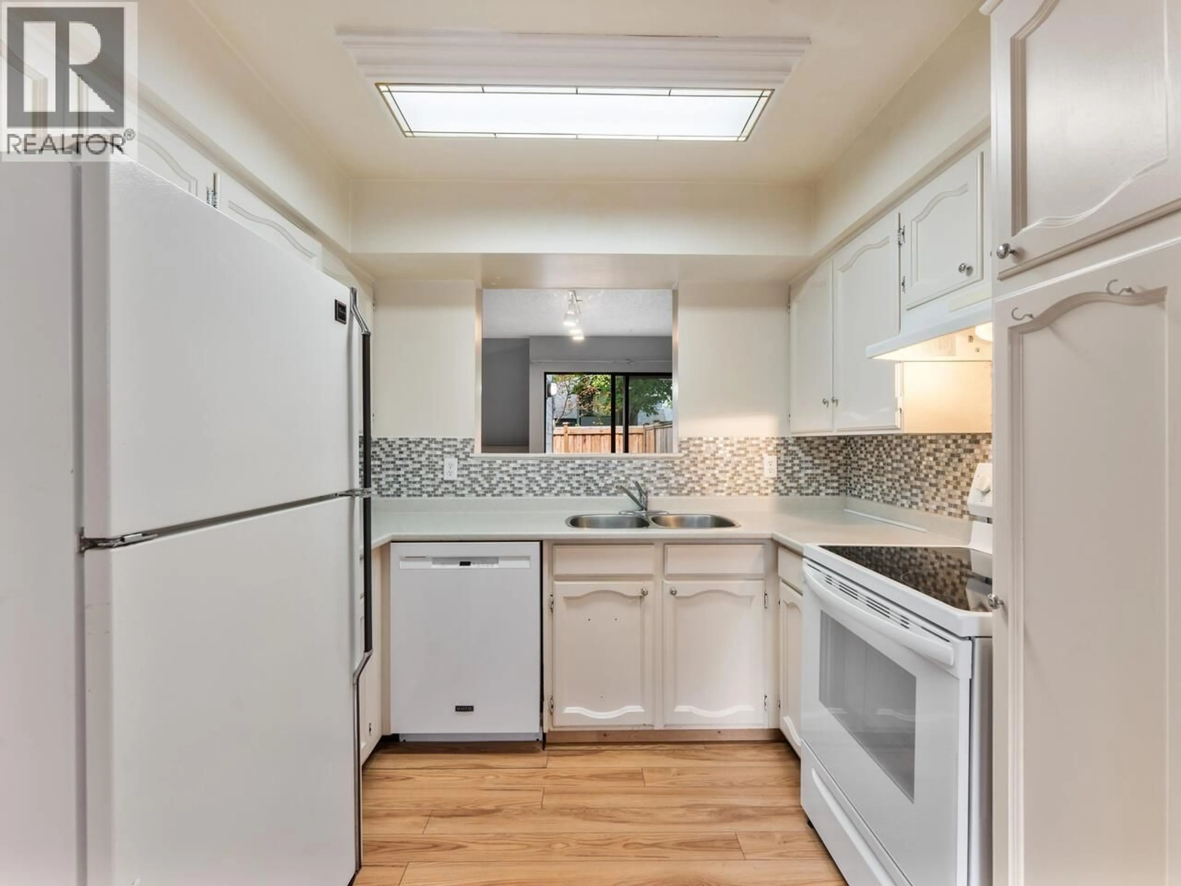 Standard kitchen, ceramic/tile floor for 19 - 3851 BLUNDELL ROAD, Richmond British Columbia V7C4P7