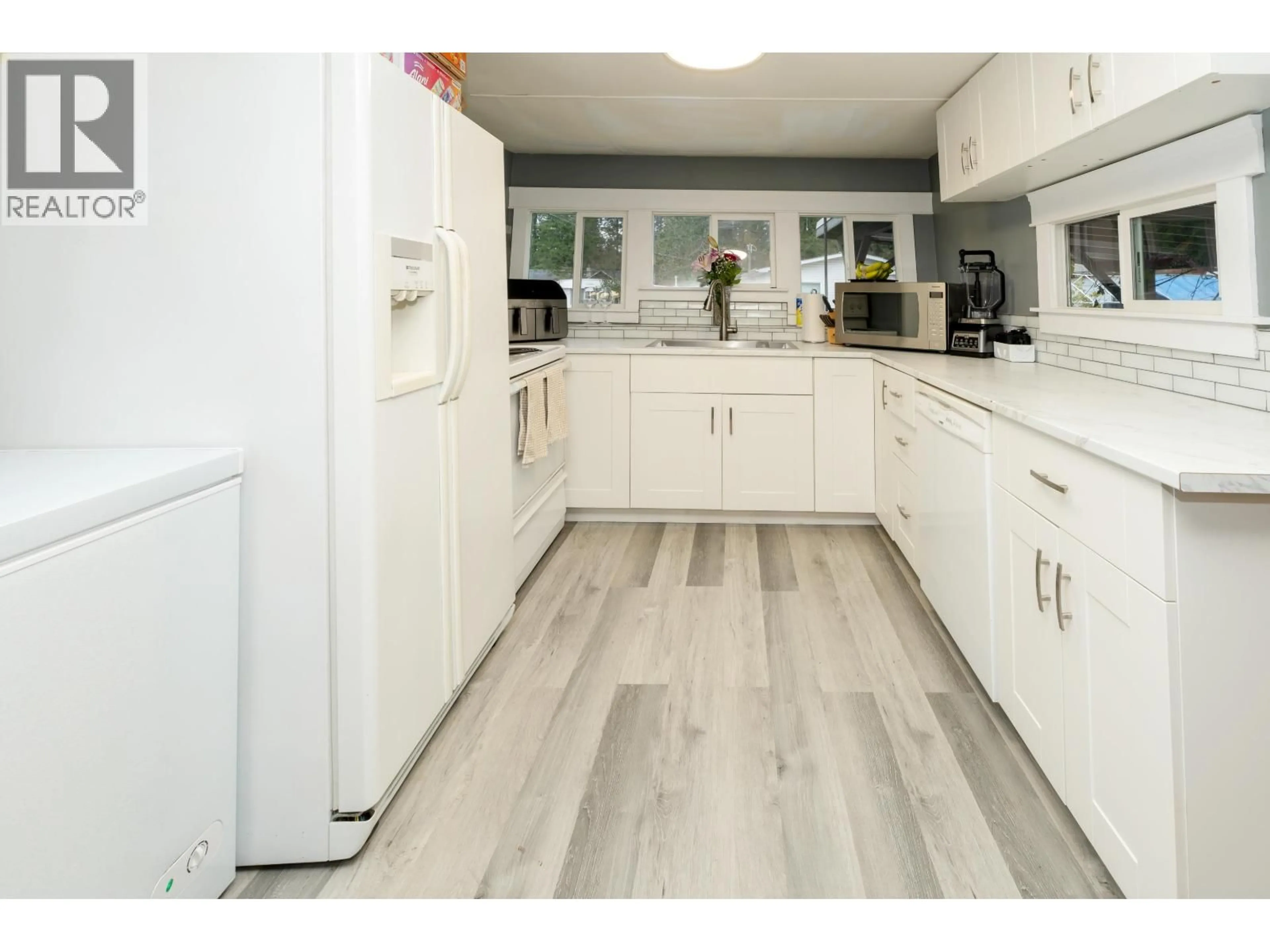 Standard kitchen, unknown for 23252 CALVIN CRESCENT, Maple Ridge British Columbia V2X4S3