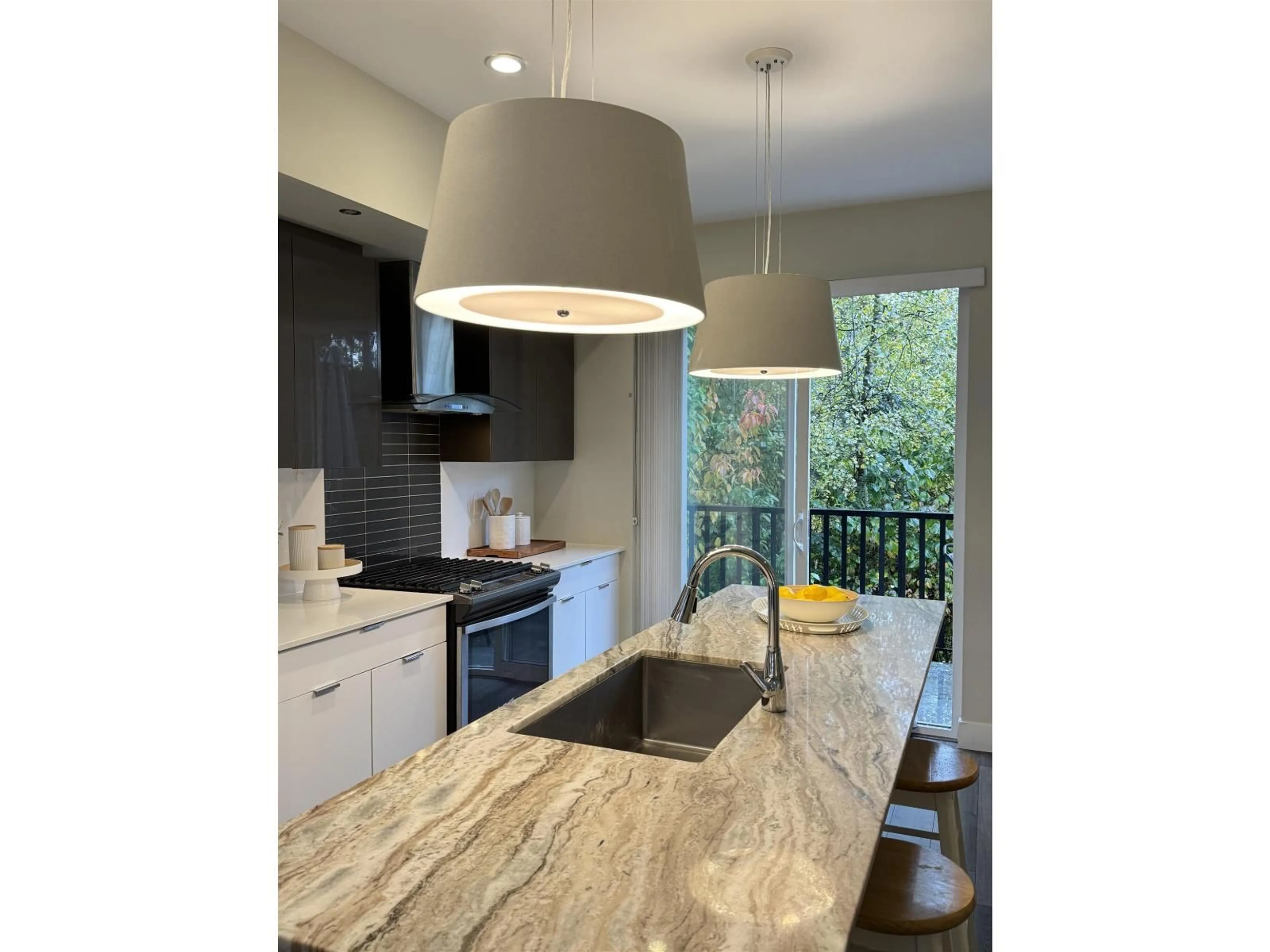 Contemporary kitchen, unknown for 33 - 20852 77A, Langley British Columbia V2Y0R8