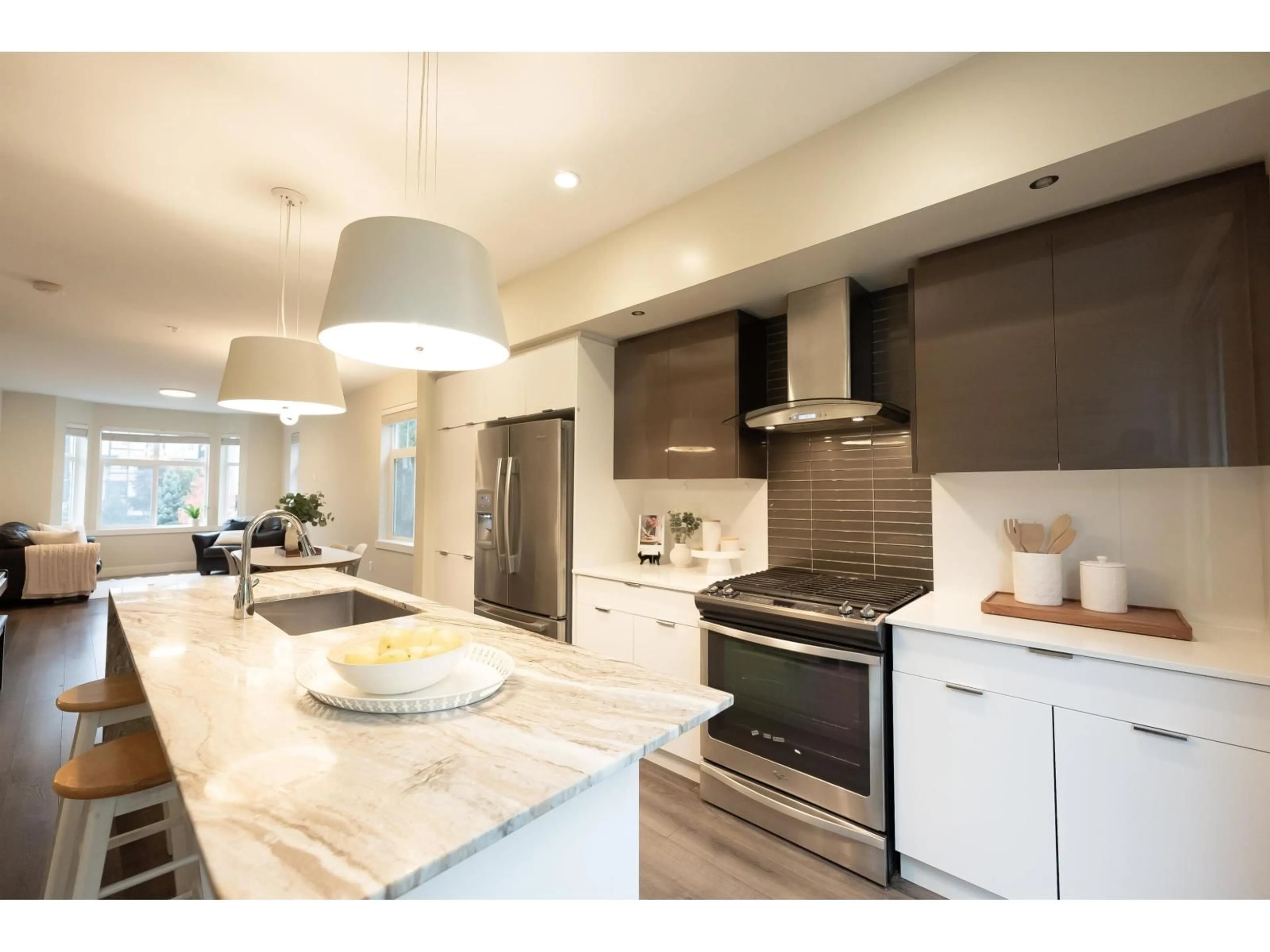 Open concept kitchen, ceramic/tile floor for 33 - 20852 77A, Langley British Columbia V2Y0R8