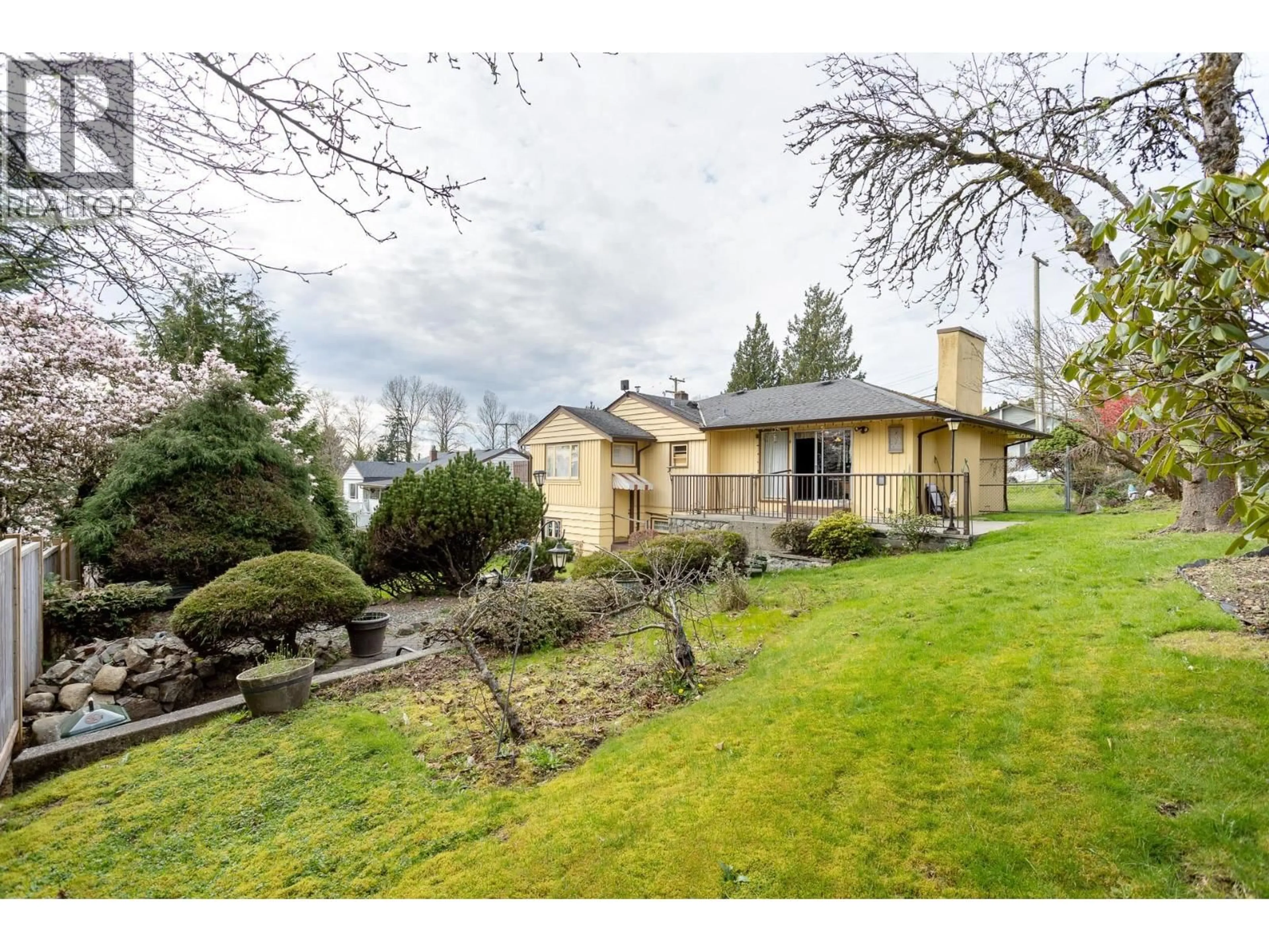 A pic from outside/outdoor area/front of a property/back of a property/a pic from drone, unknown for 1874 HILLSIDE AVENUE, Coquitlam British Columbia V3K1K5