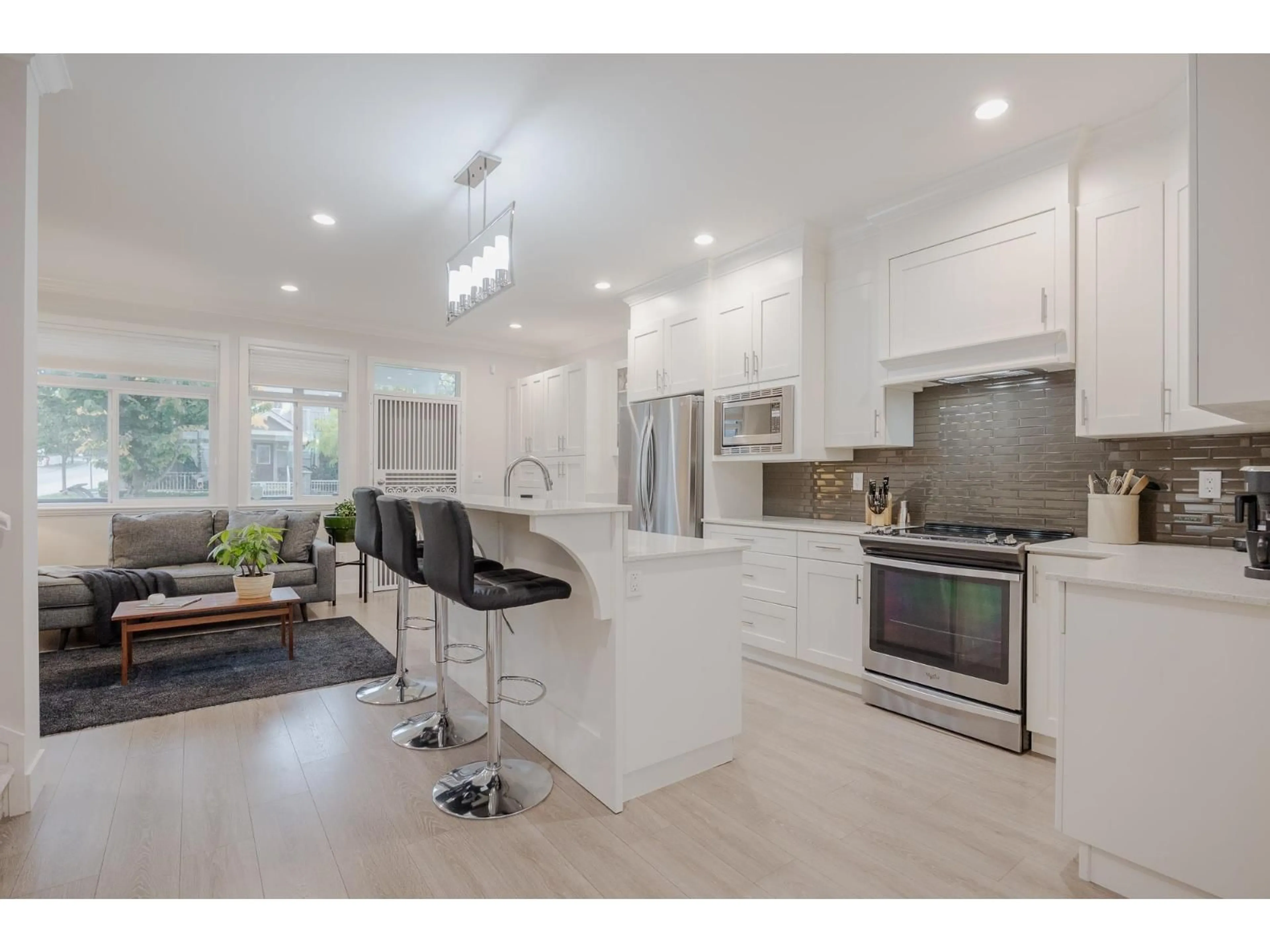 Open concept kitchen, unknown for 1 - 7198 179, Surrey British Columbia V3S8C5