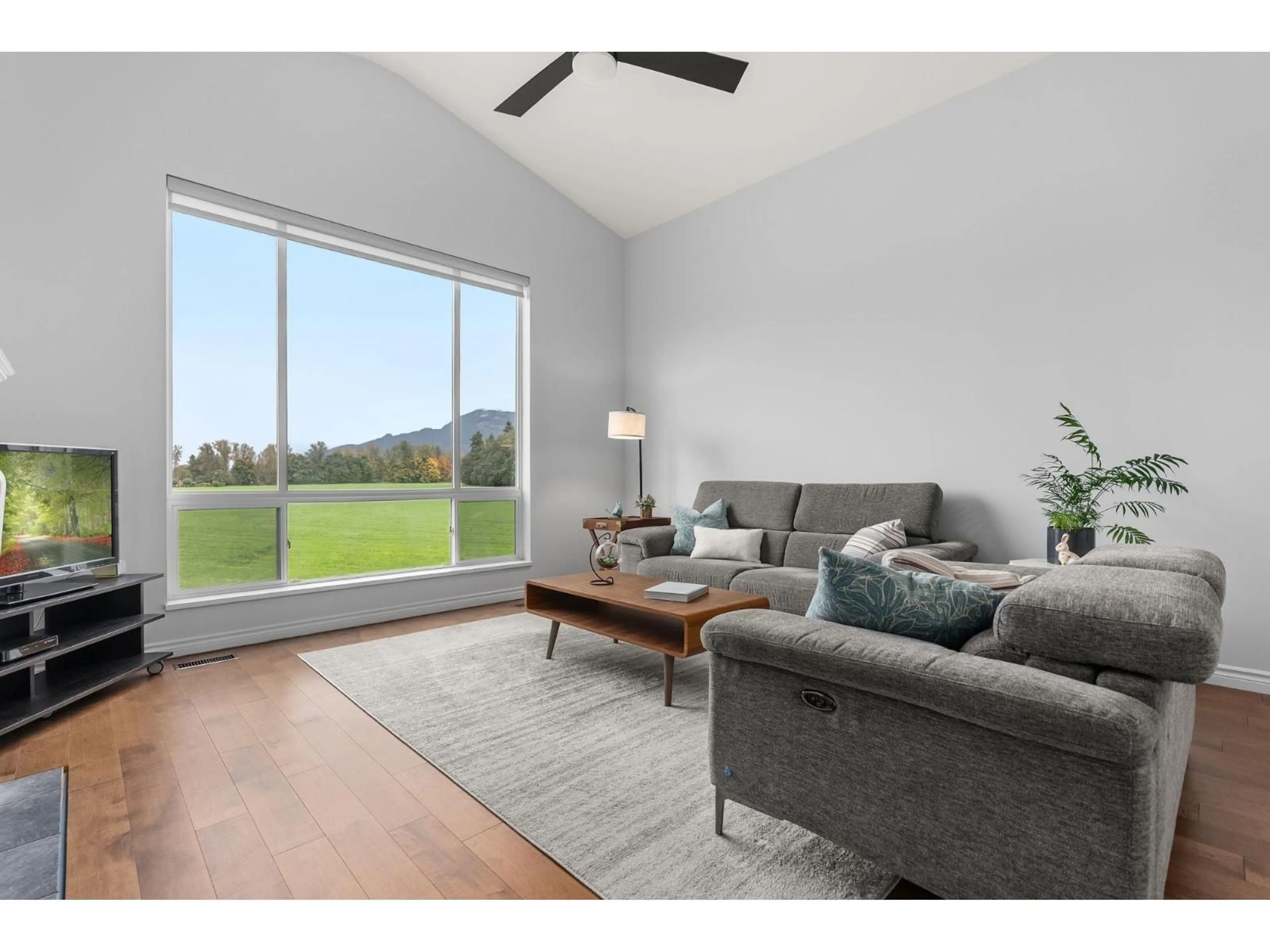 Living room with furniture, unknown for 12 - 47470 CHARTWELL DRIVE, Chilliwack British Columbia V2P8A2