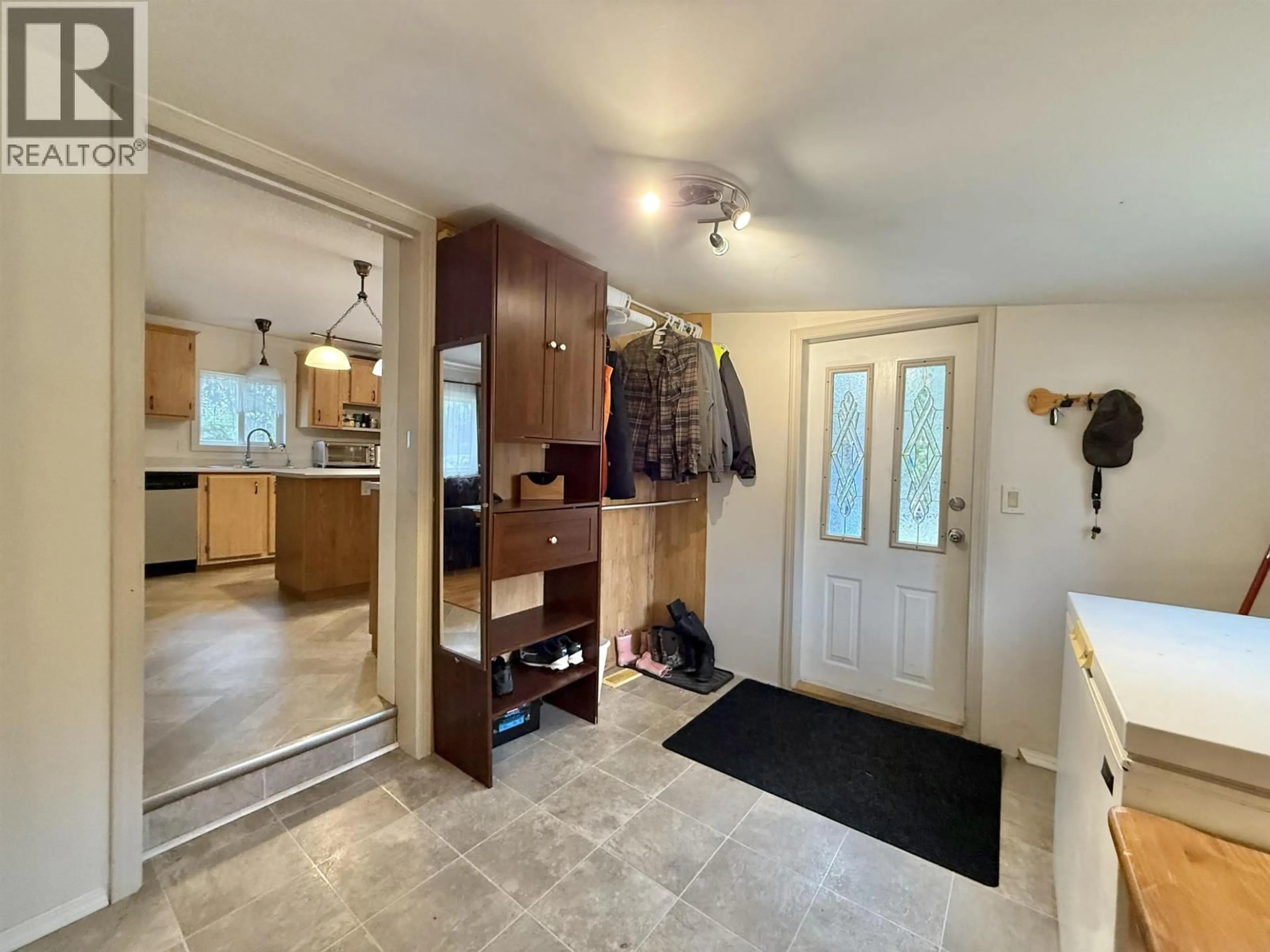 Indoor entryway for 3 - 997 CHILCOTIN 20 HIGHWAY, Williams Lake British Columbia V2G4X6