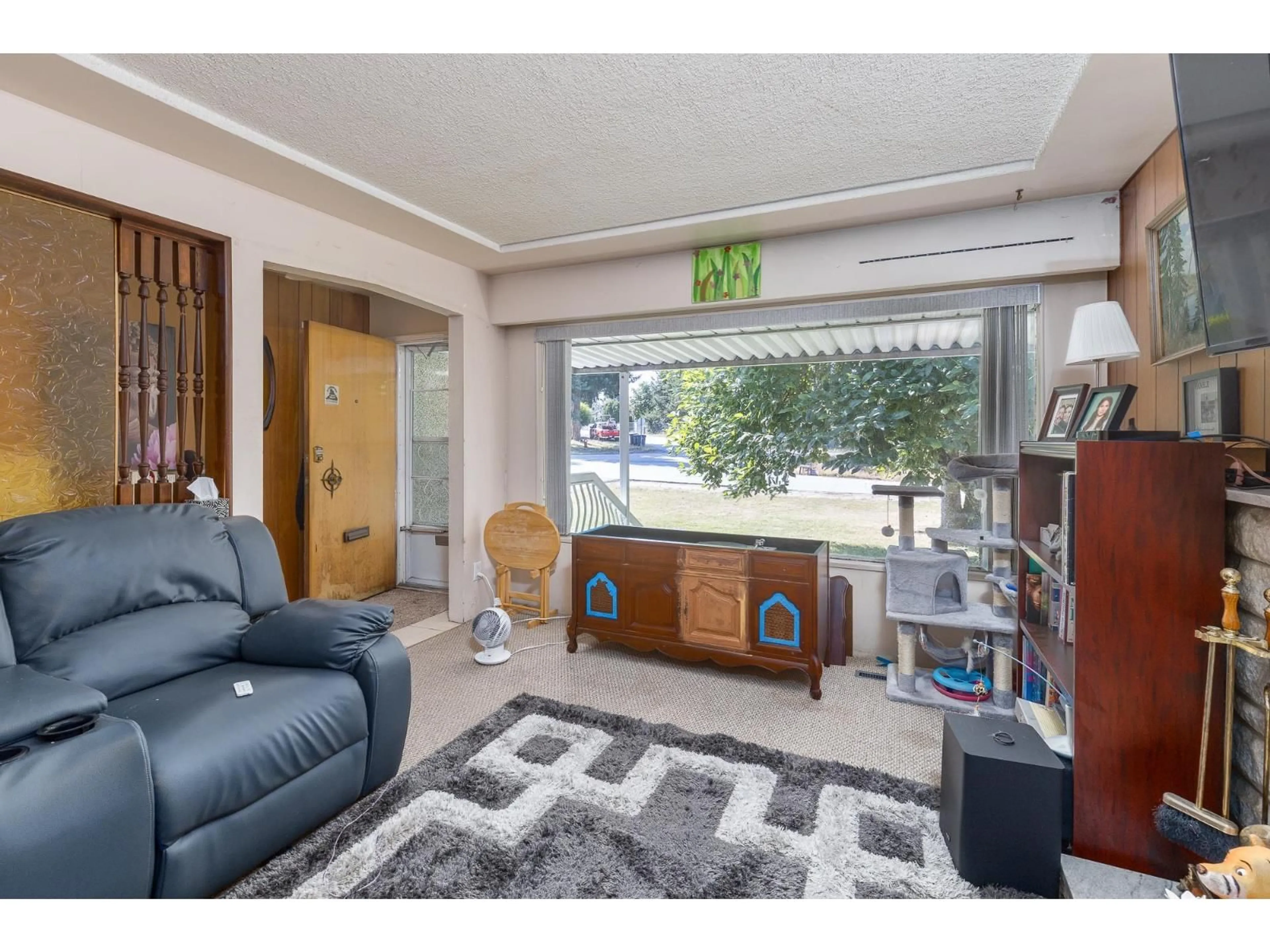 Living room with furniture, unknown for 13759 111, Surrey British Columbia V3R2C1