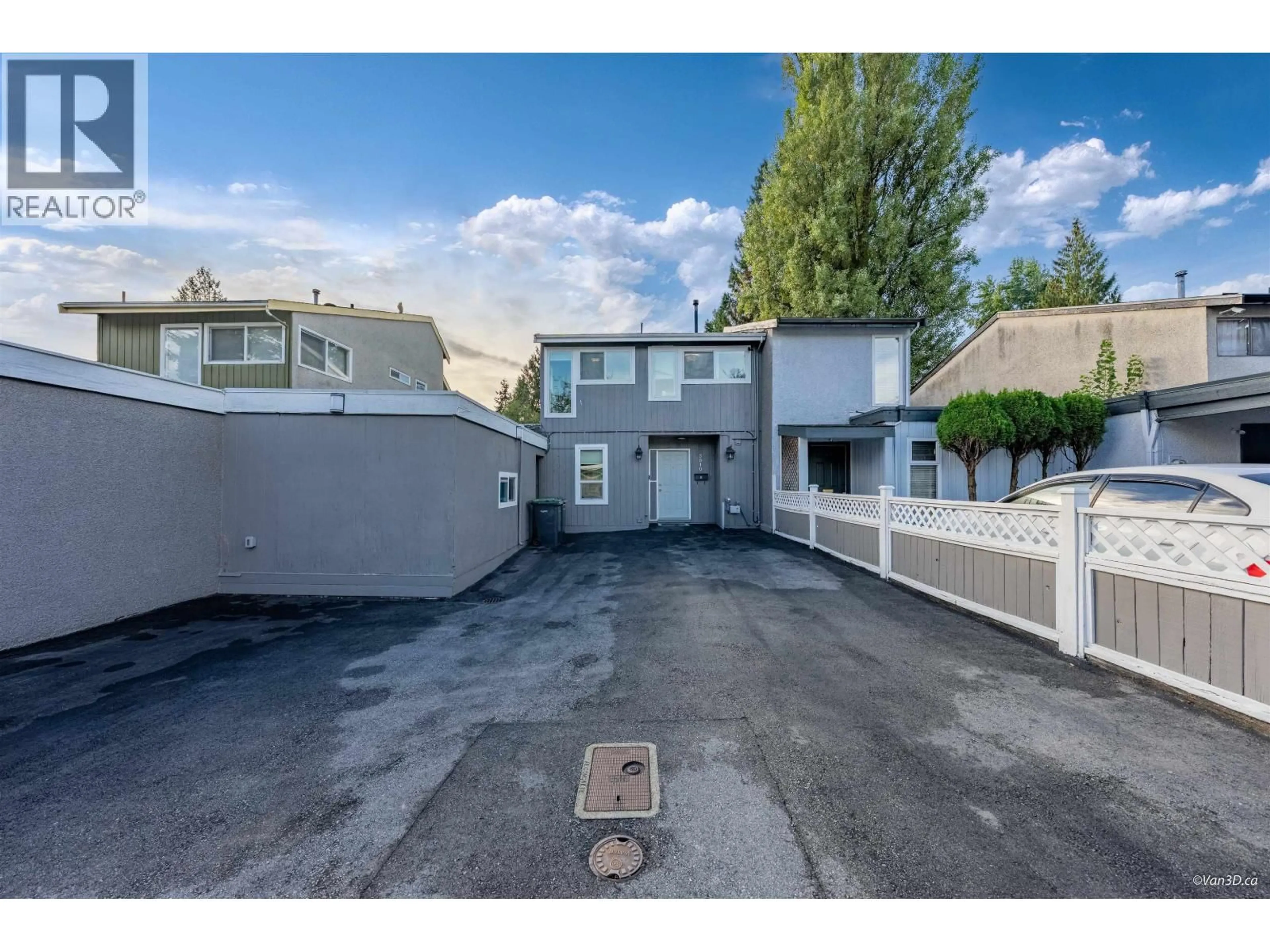 A pic from outside/outdoor area/front of a property/back of a property/a pic from drone, street for 3010 FIRBROOK PLACE, Coquitlam British Columbia V3C4B3