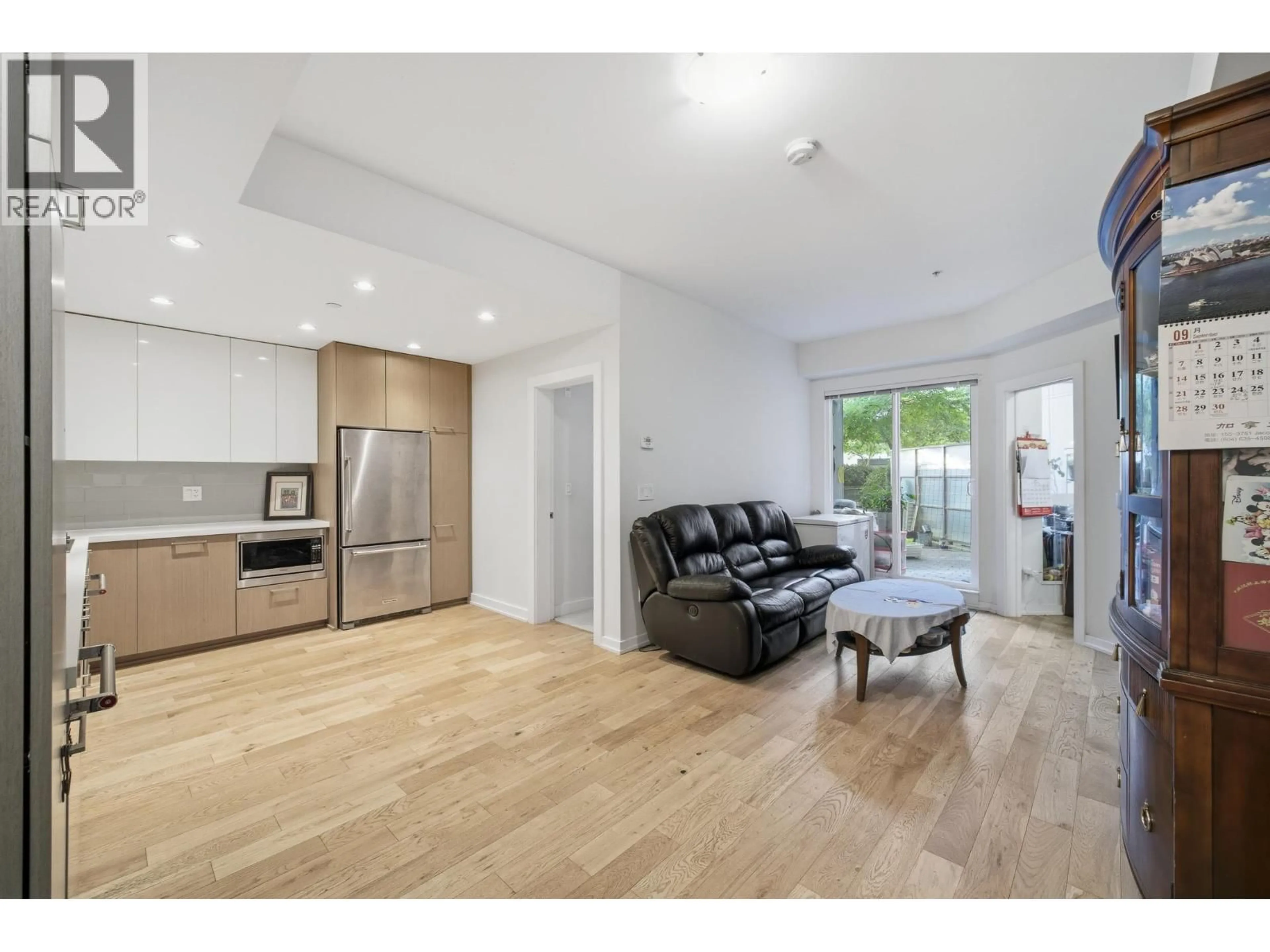 Open concept kitchen, wood/laminate floor for 132 - 5311 CEDARBRIDGE WAY, Richmond British Columbia V6X0M3