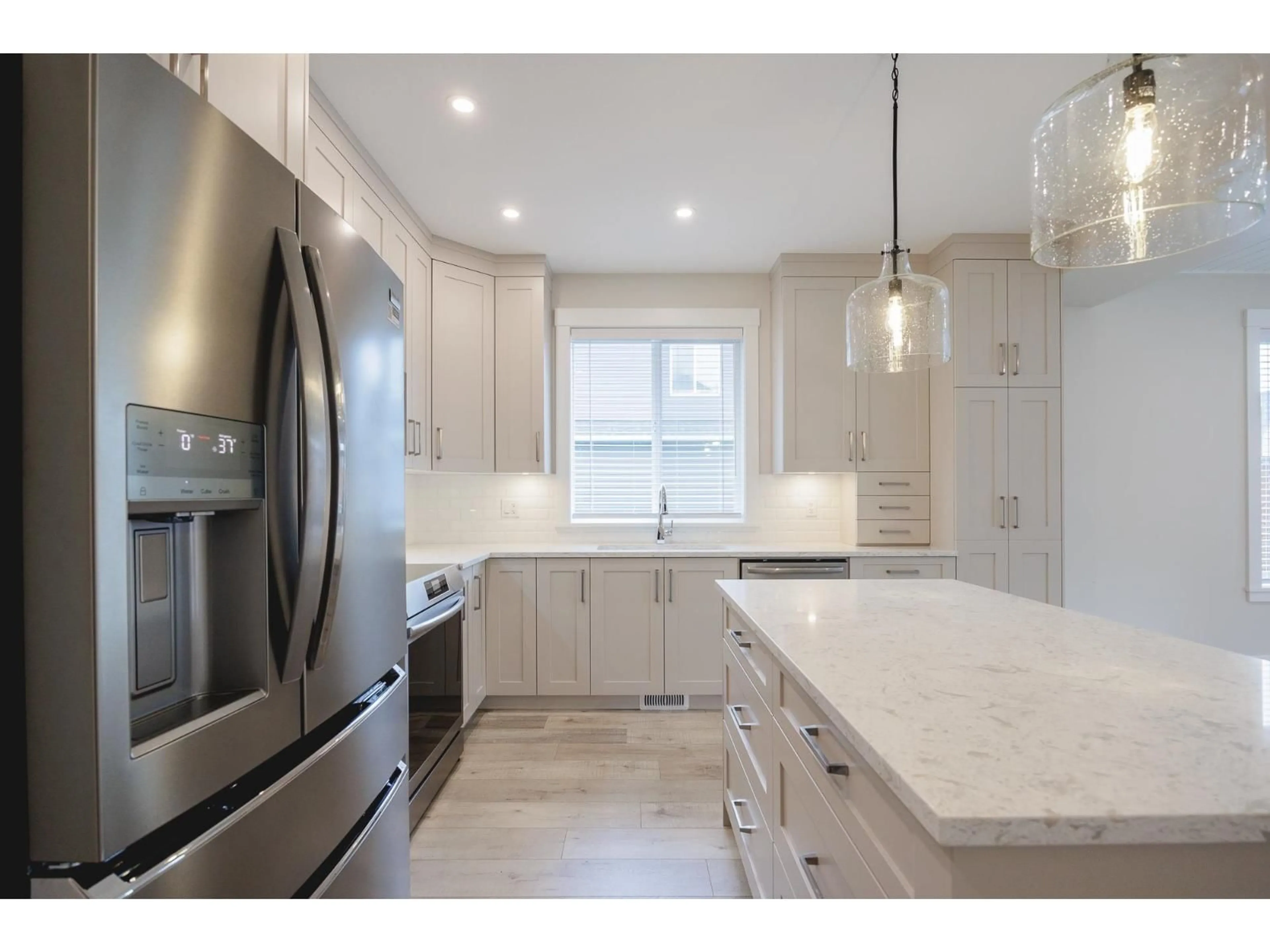 Open concept kitchen, ceramic/tile floor for 67 - 6211 CHILLIWACK RIVER ROAD, Chilliwack British Columbia V2R6A7