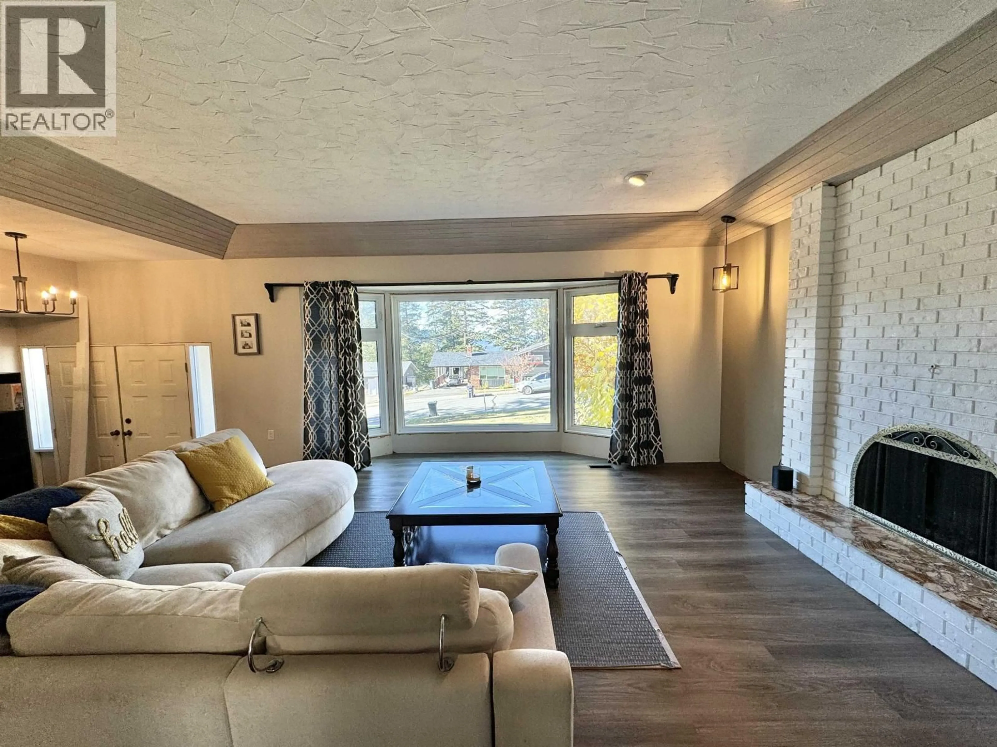 Living room with furniture, unknown for 1500 TWELFTH AVENUE, Williams Lake British Columbia V2G3X4