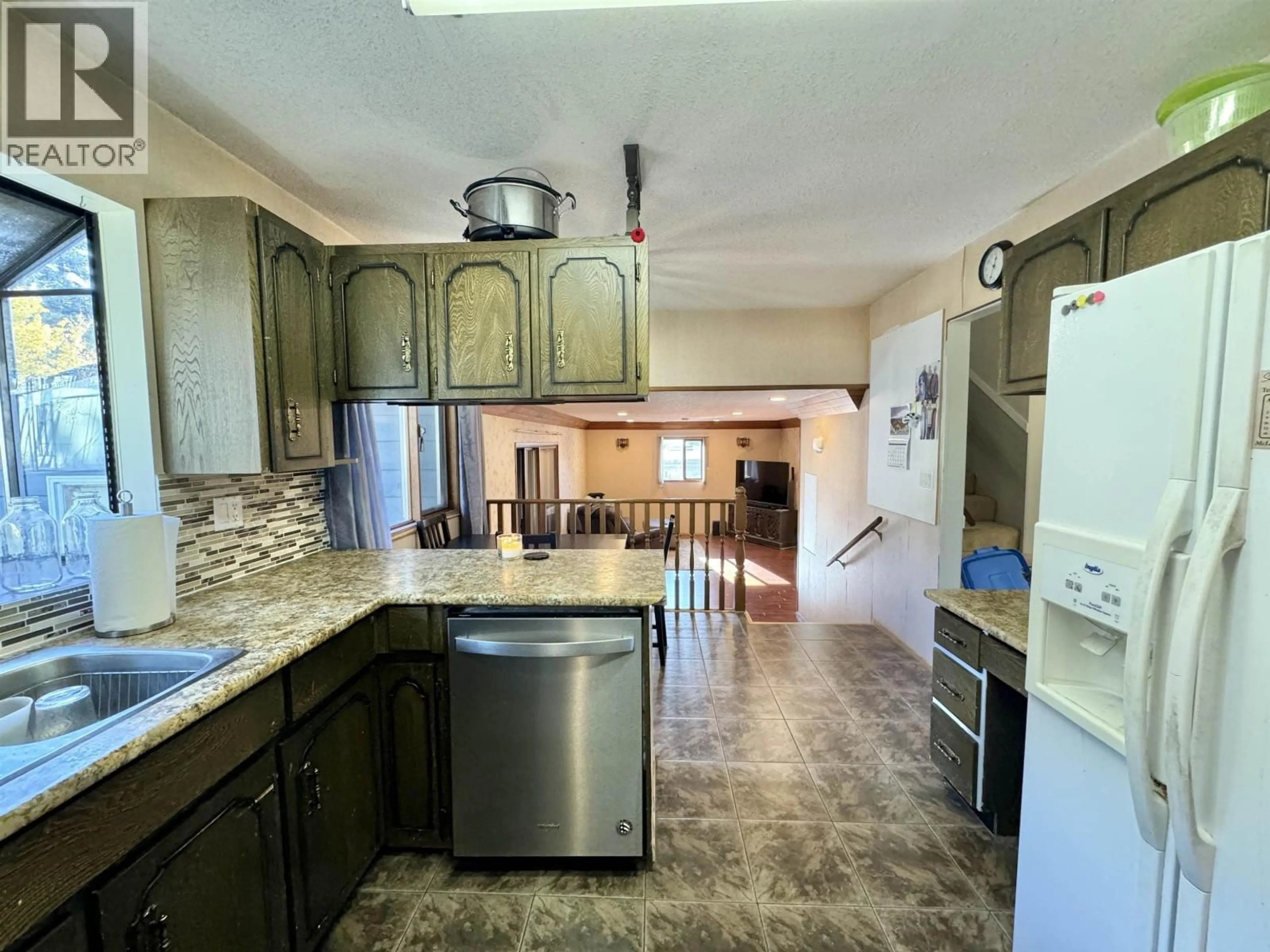Open concept kitchen, ceramic/tile floor for 1500 TWELFTH AVENUE, Williams Lake British Columbia V2G3X4