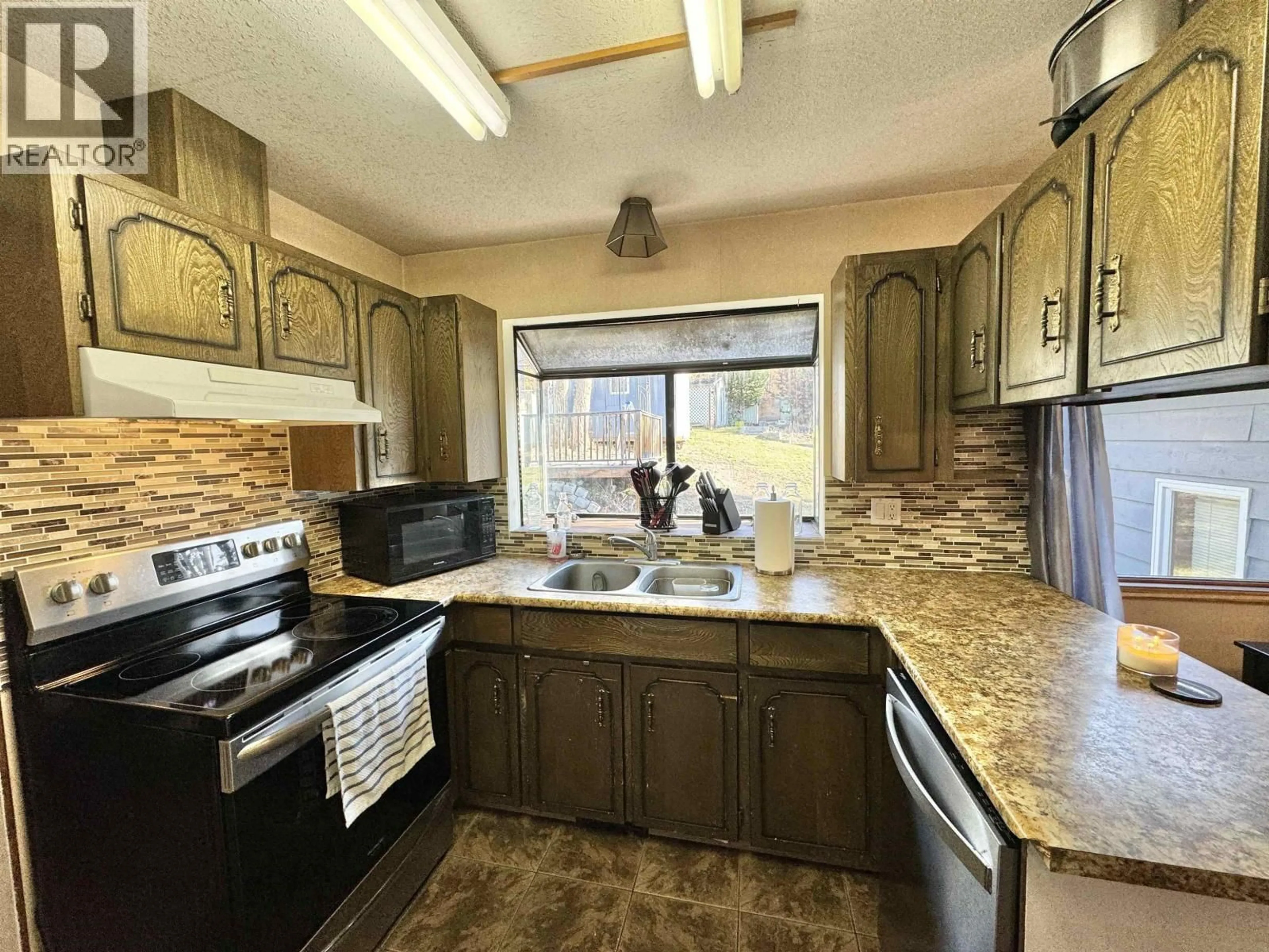 Standard kitchen, ceramic/tile floor for 1500 TWELFTH AVENUE, Williams Lake British Columbia V2G3X4