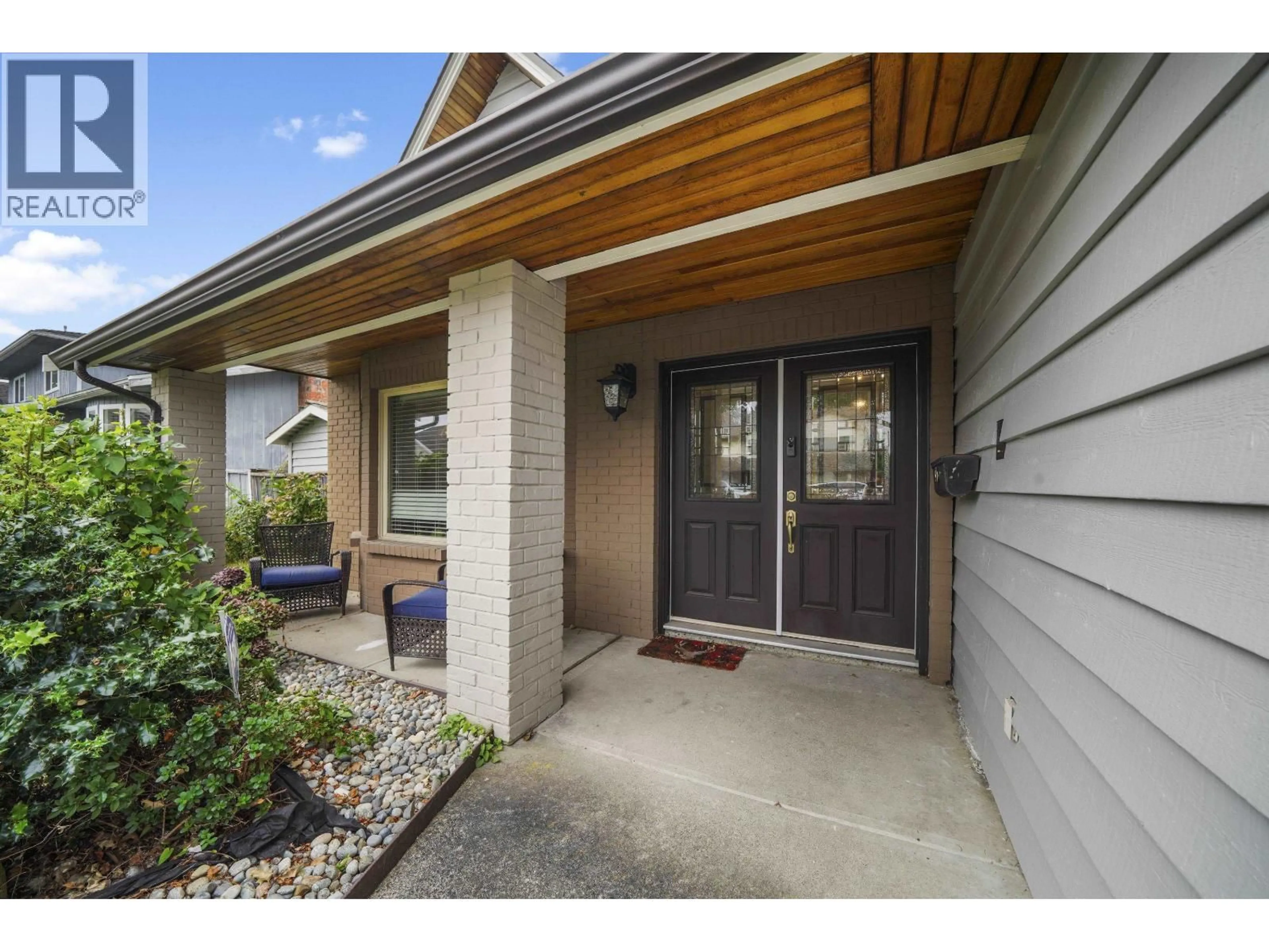 Indoor entryway for 8191 MIRABEL COURT, Richmond British Columbia V7C4V8