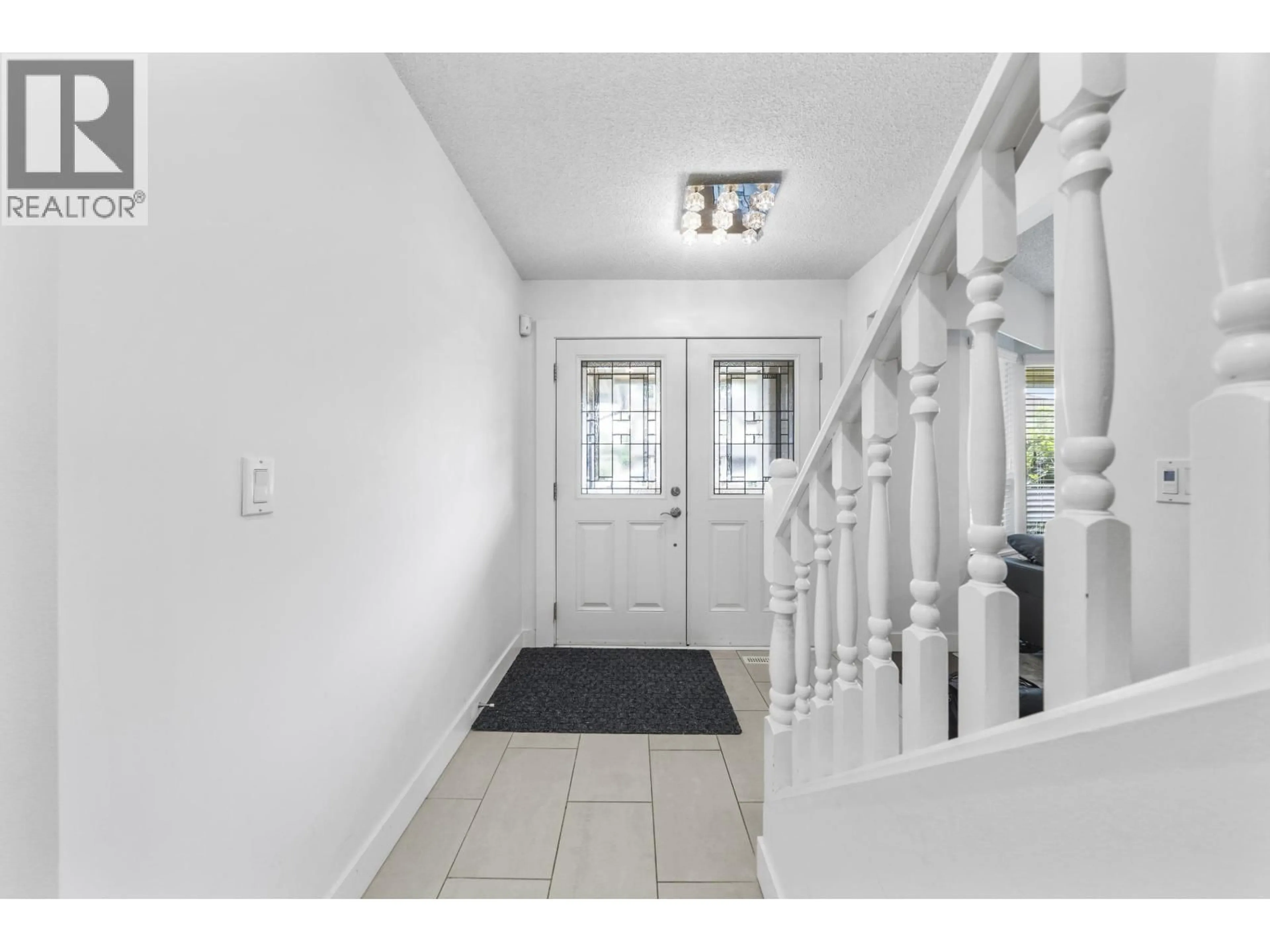 Indoor entryway for 8191 MIRABEL COURT, Richmond British Columbia V7C4V8