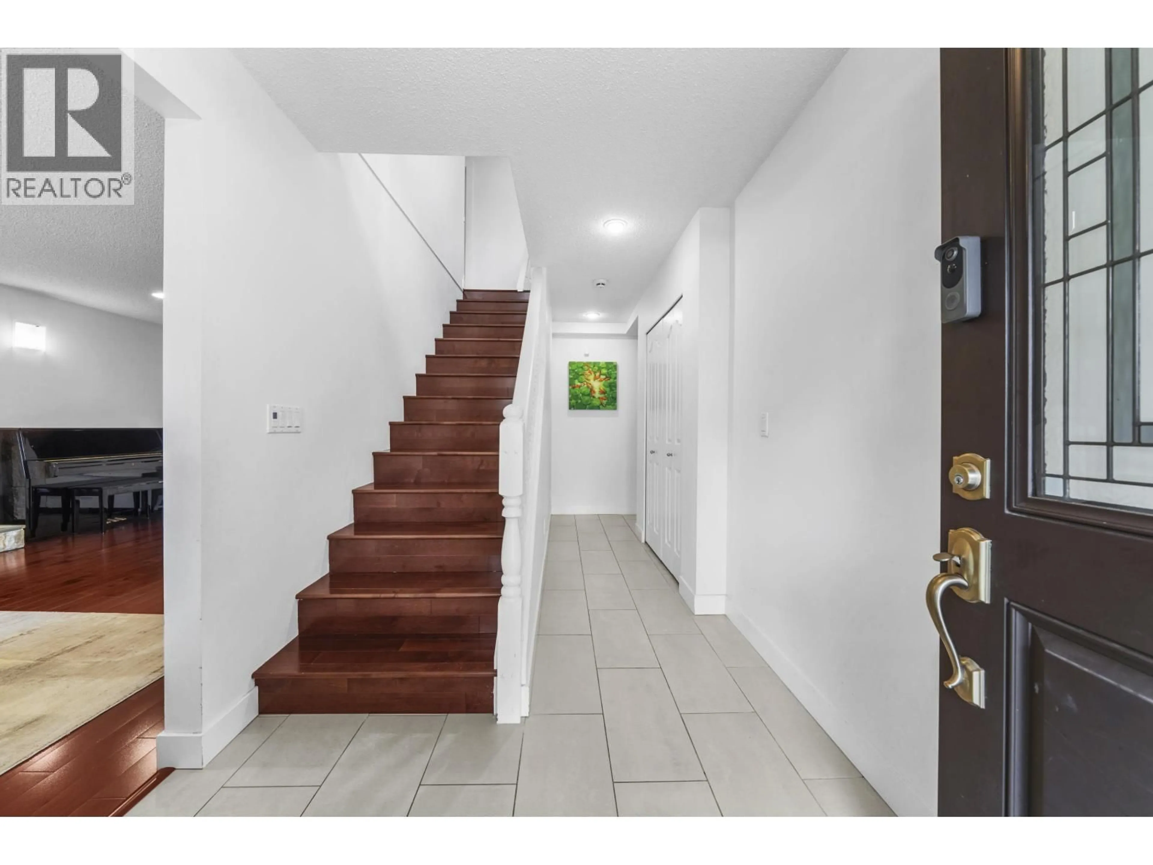 Indoor foyer for 8191 MIRABEL COURT, Richmond British Columbia V7C4V8