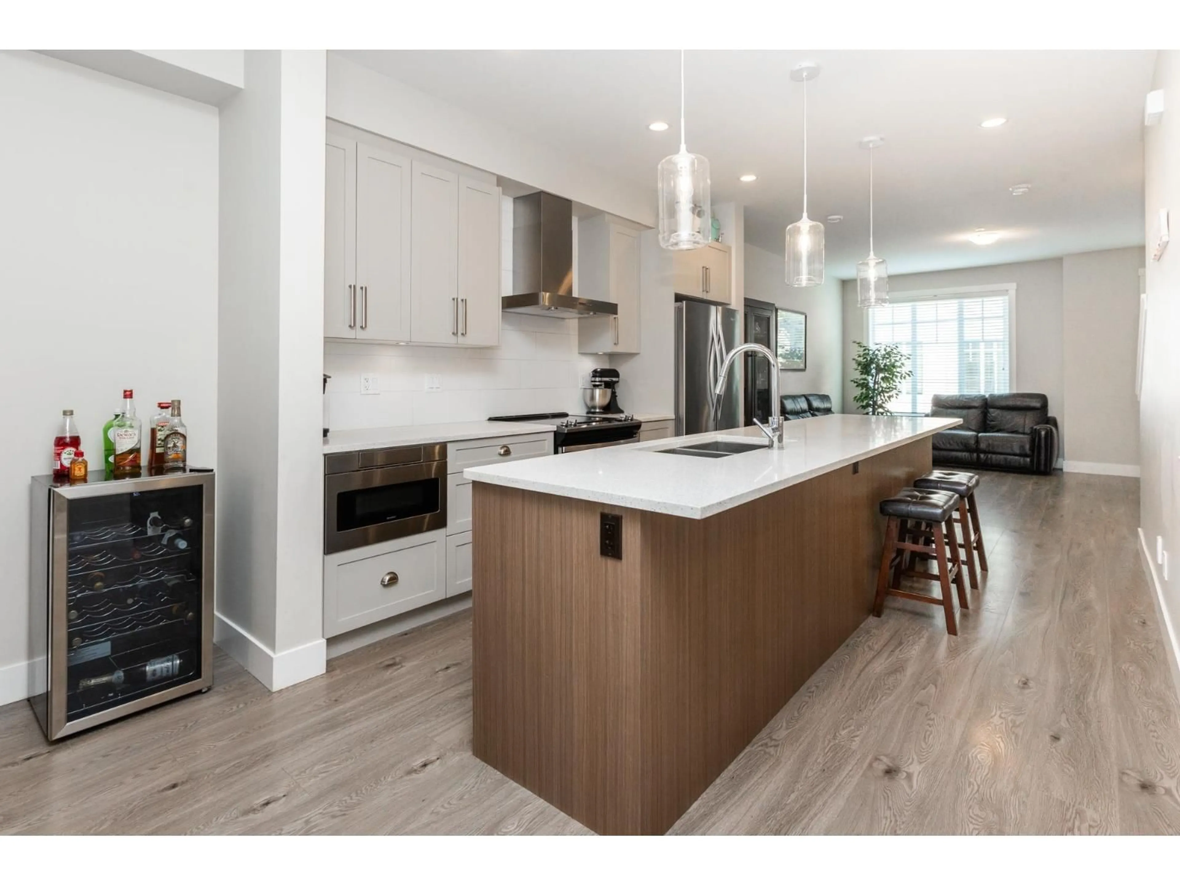 Open concept kitchen, wood/laminate floor for 41 - 20498 82, Langley British Columbia V2Y0V1
