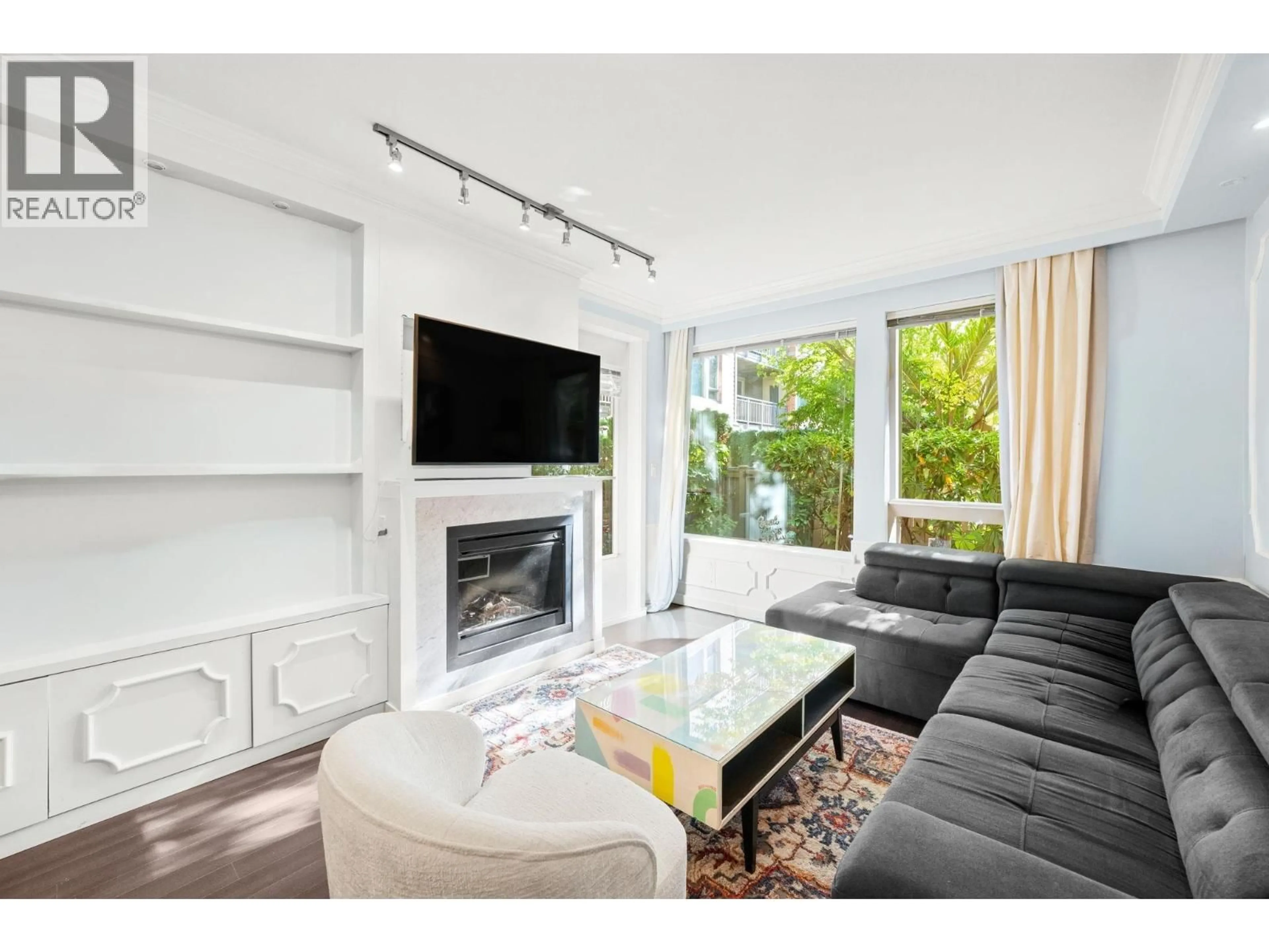 Living room with furniture, unknown for 127 - 119 22ND STREET, North Vancouver British Columbia V7M0B4
