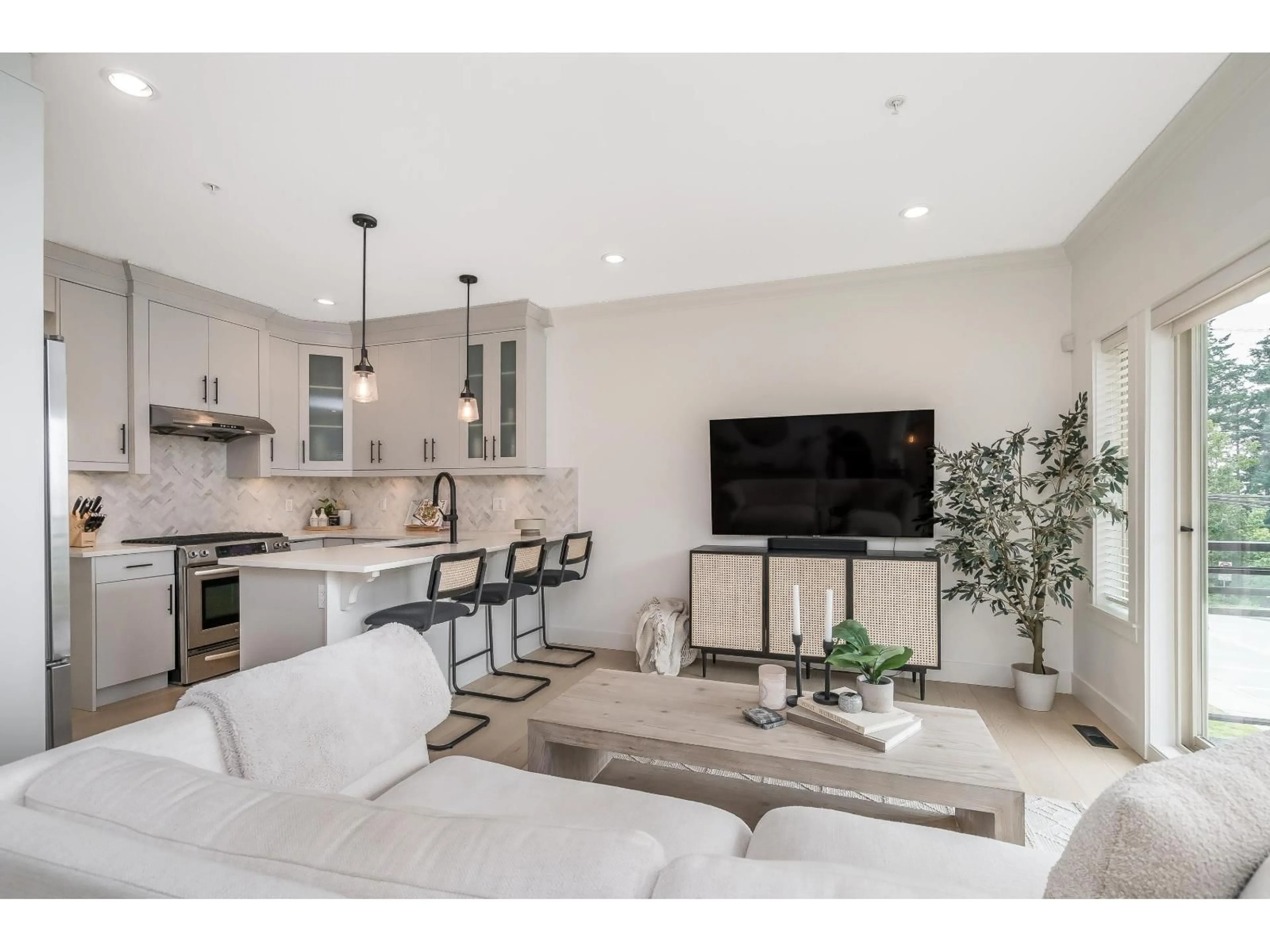 Open concept kitchen, unknown for 3 - 1424 EVERALL, White Rock British Columbia V4B3S8