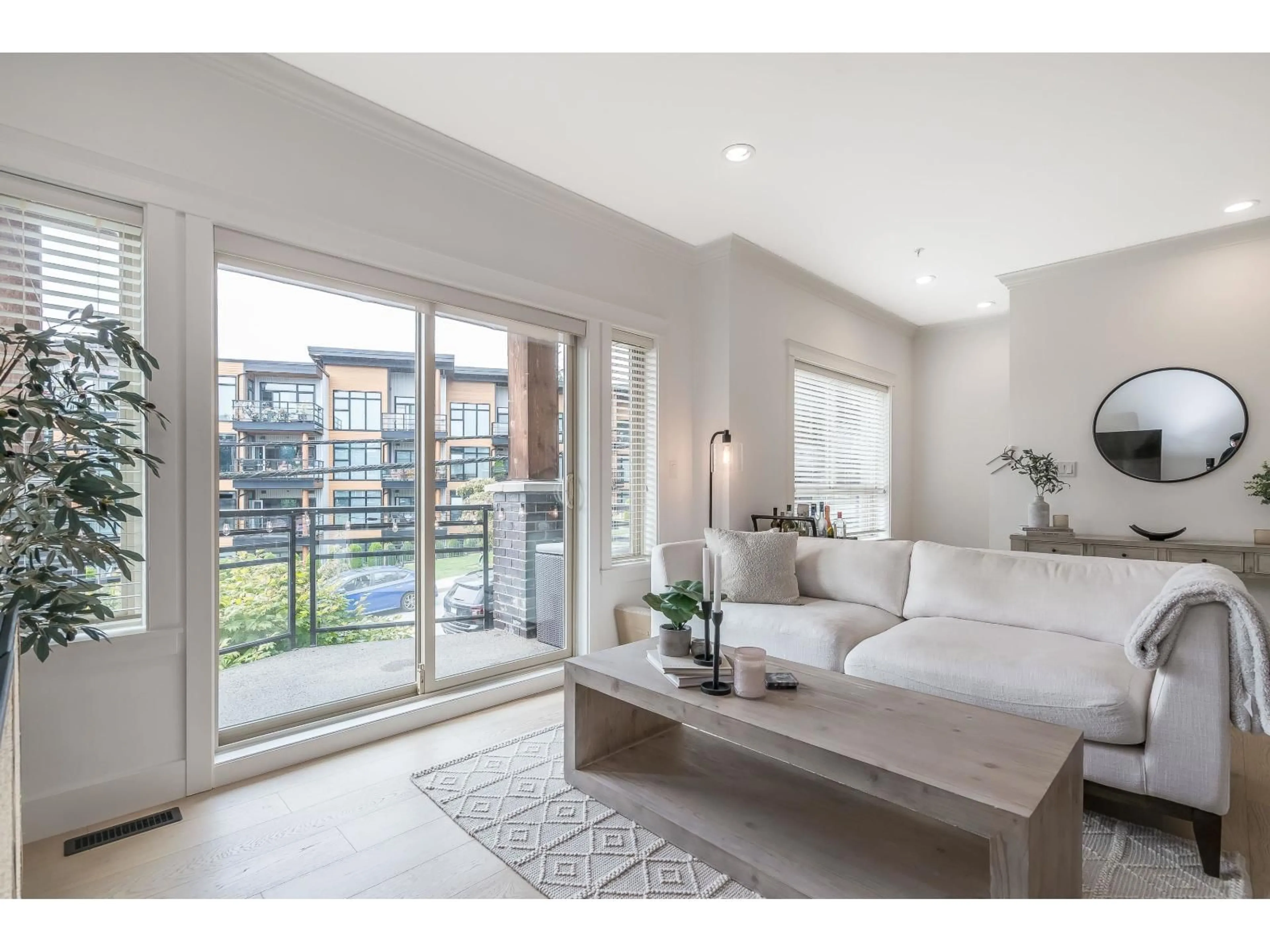 Living room with furniture, unknown for 3 - 1424 EVERALL, White Rock British Columbia V4B3S8