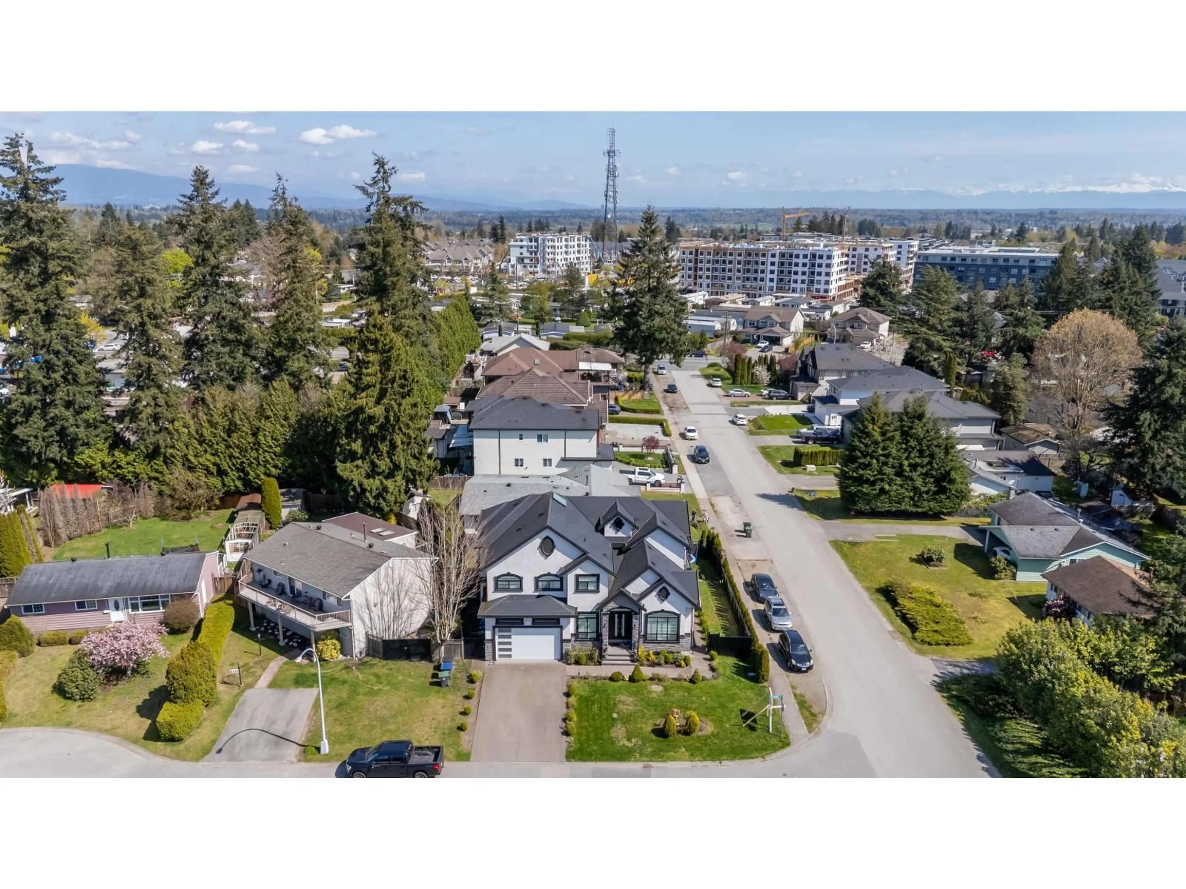 A pic from outside/outdoor area/front of a property/back of a property/a pic from drone, unknown for 8670 TUNIS, Surrey British Columbia V3S4Y6