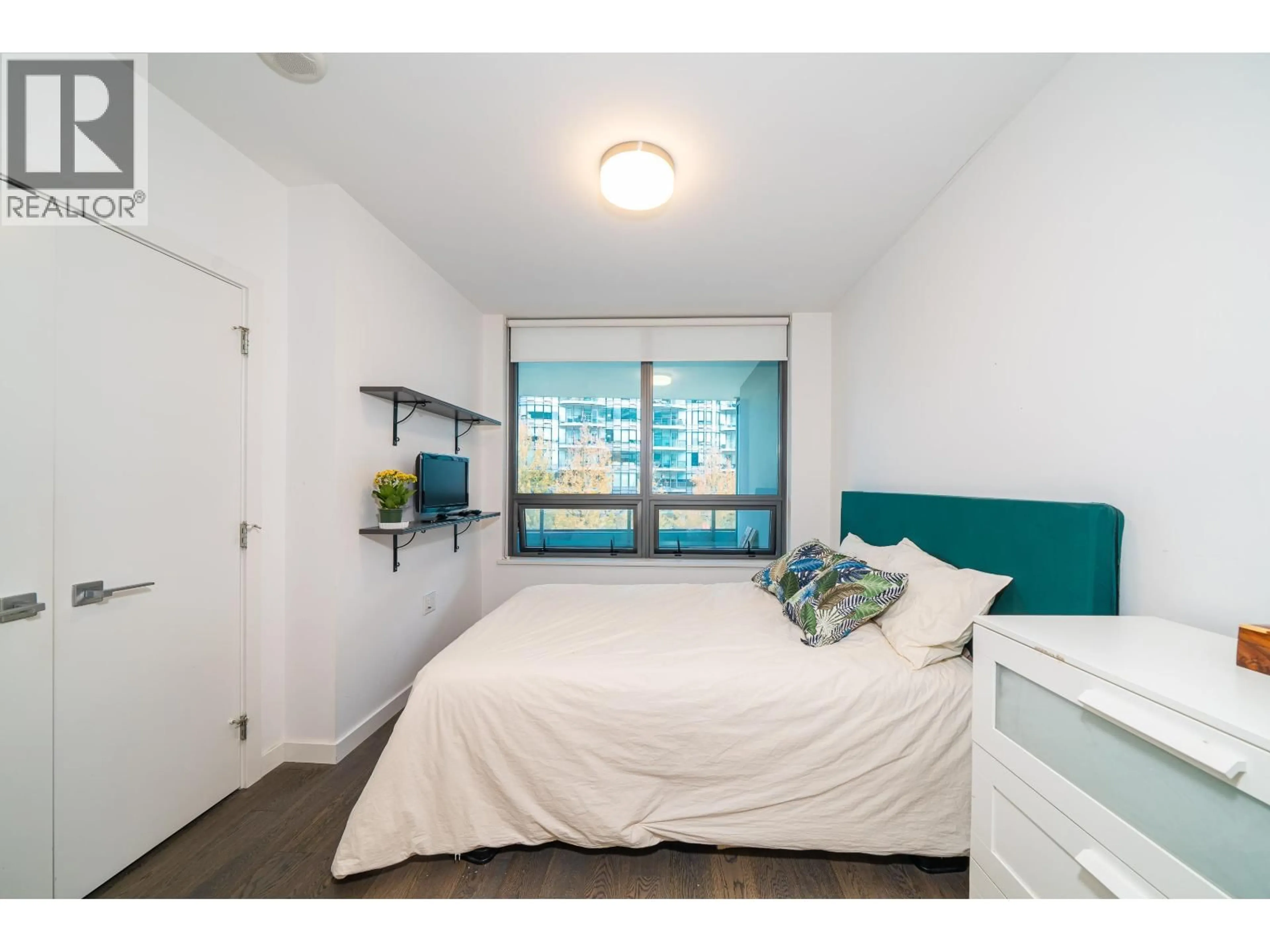 Bedroom with bed, wood/laminate floor for 404 - 1688 PULLMAN PORTER STREET, Vancouver British Columbia V6A0H4