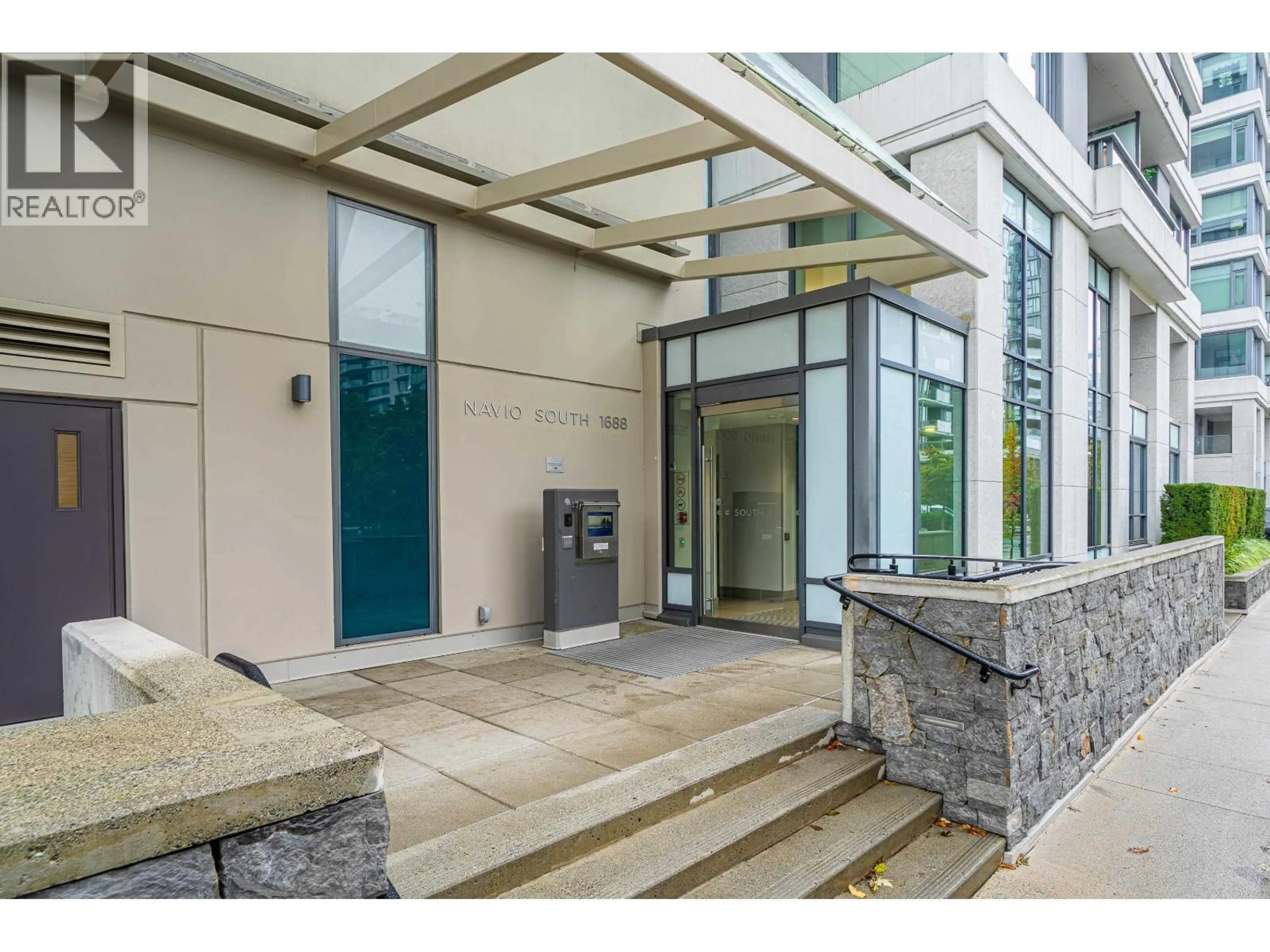 Indoor foyer for 404 - 1688 PULLMAN PORTER STREET, Vancouver British Columbia V6A0H4