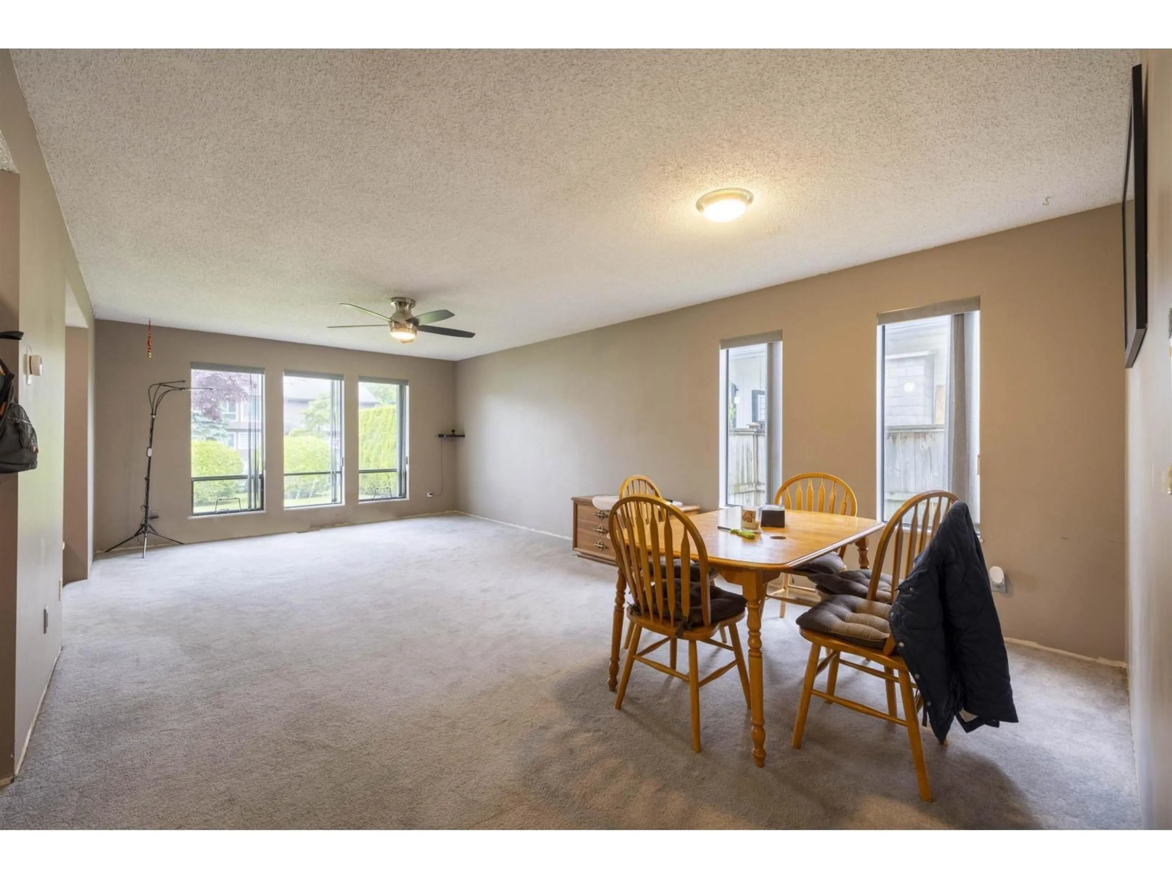 A pic of a room for 9742 149, Surrey British Columbia V3R8C6