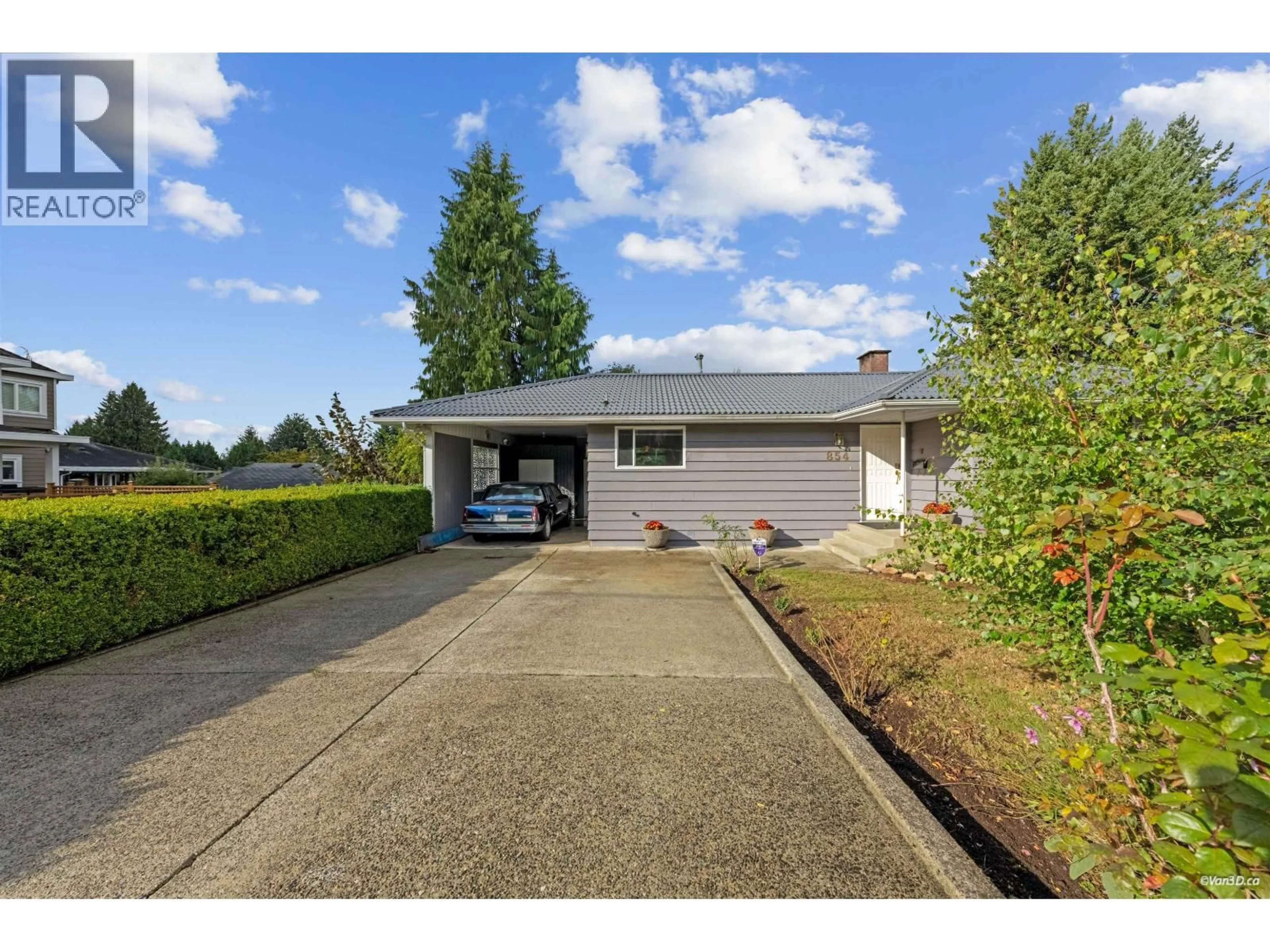 A pic from outside/outdoor area/front of a property/back of a property/a pic from drone, street for 854 KINSAC STREET, Coquitlam British Columbia V3J4T7
