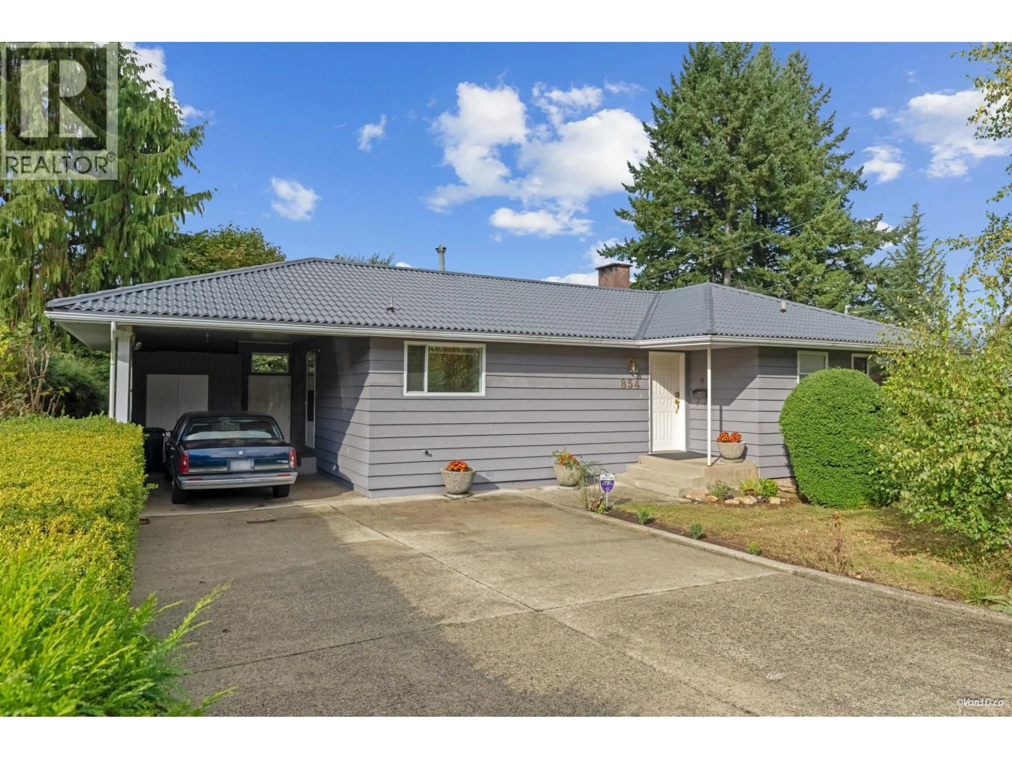 Home with vinyl exterior material, street for 854 KINSAC STREET, Coquitlam British Columbia V3J4T7