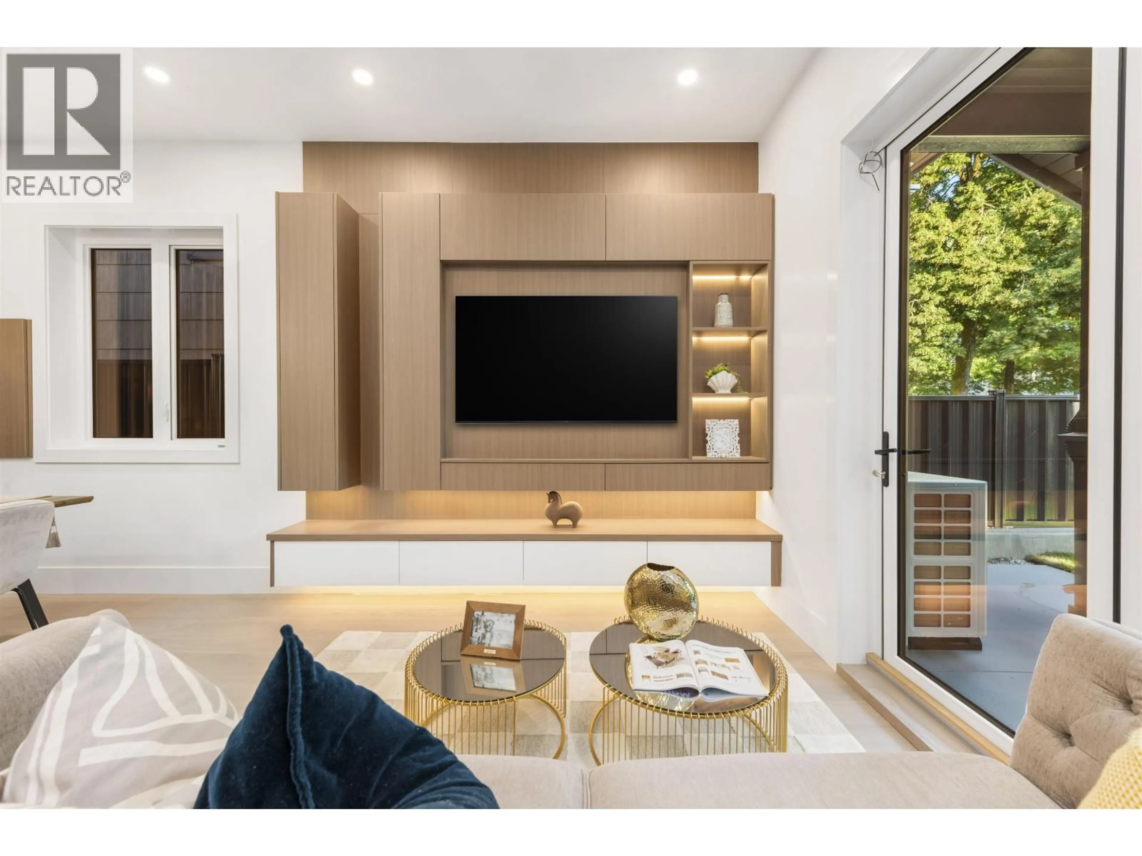 Home theater for 2 - 847 10TH AVENUE, Vancouver British Columbia V5T2A9