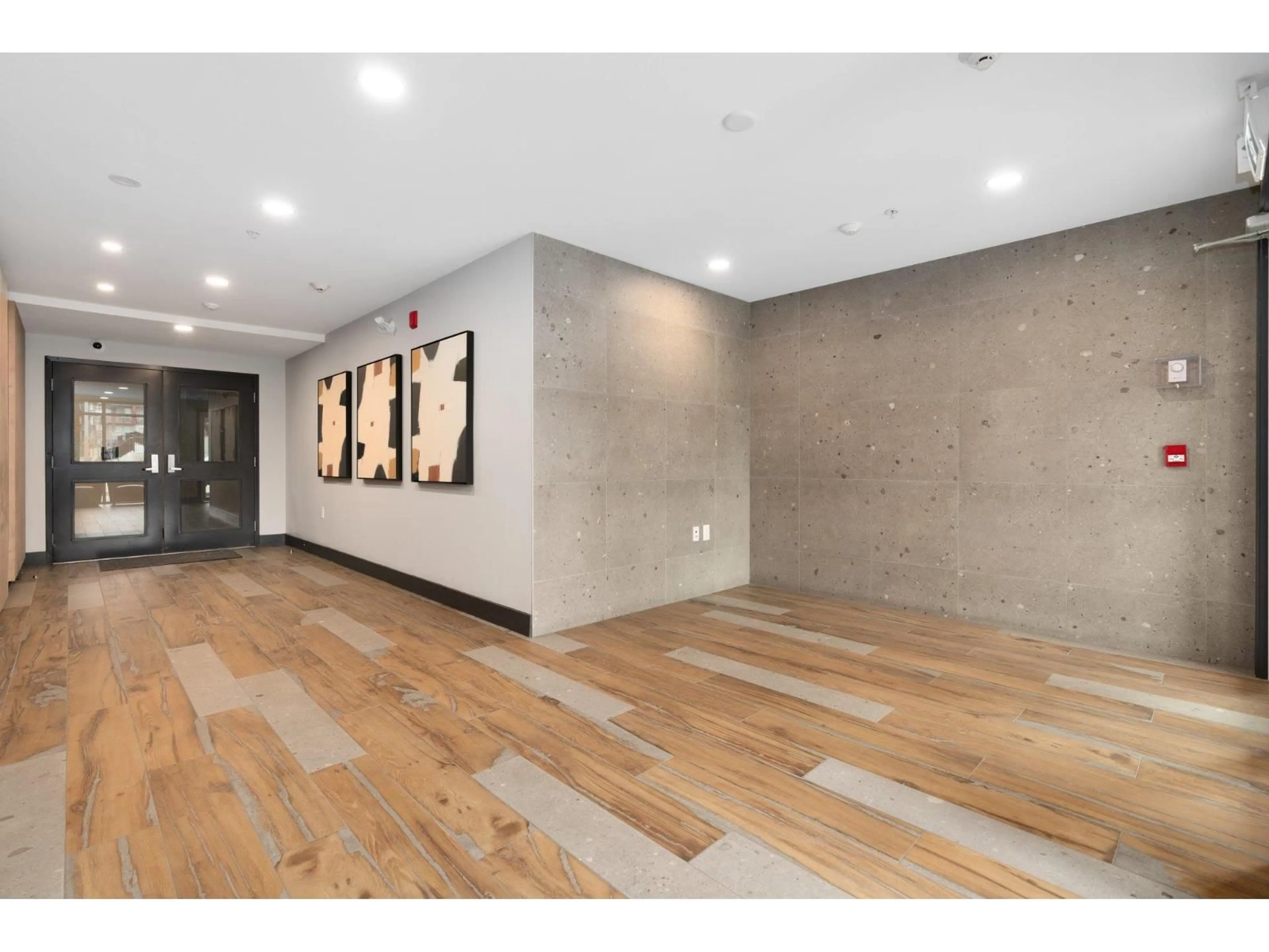 Indoor foyer for 414 - 5415 BRYDON, Langley British Columbia V3A0N4