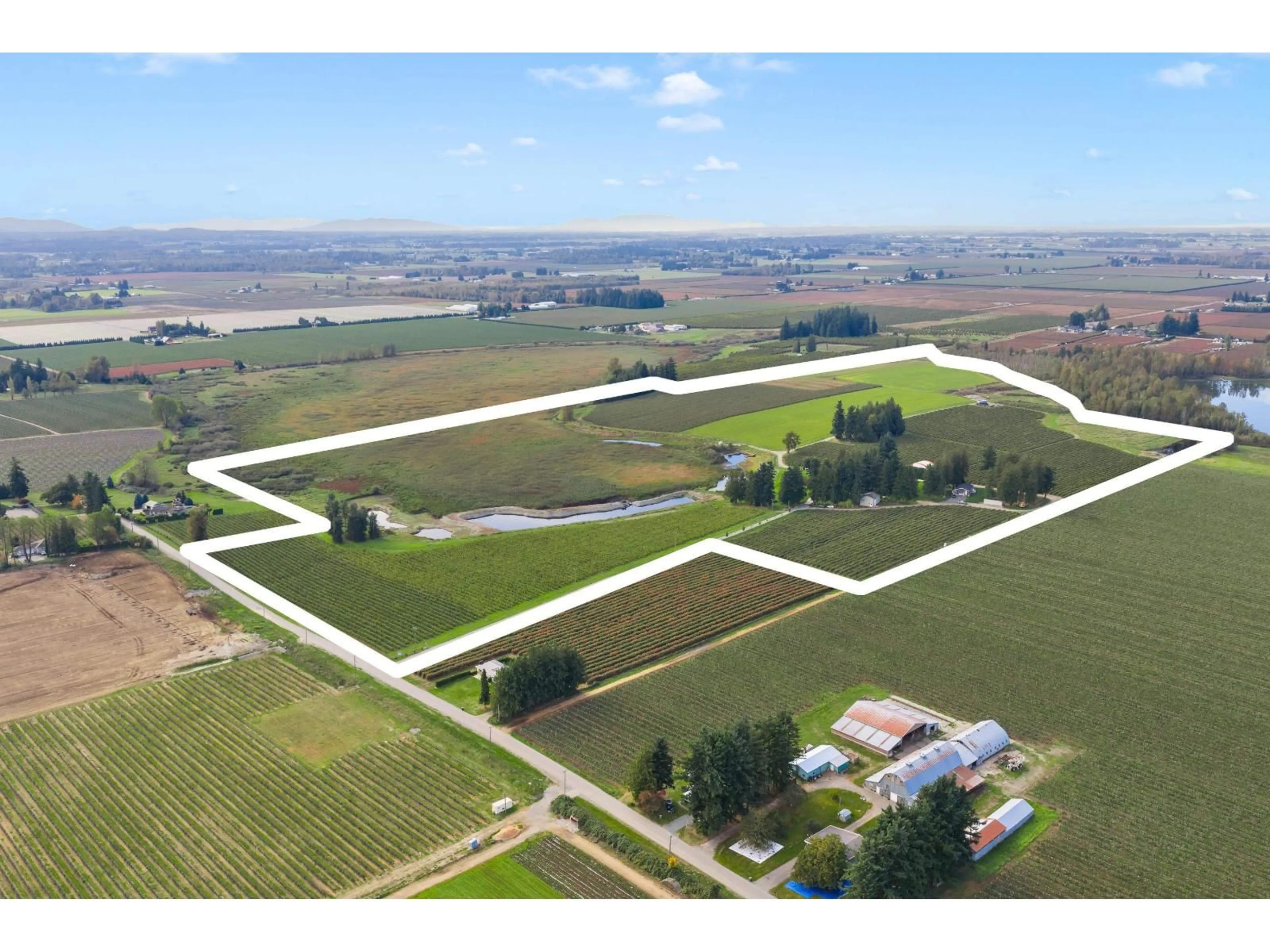 A pic from outside/outdoor area/front of a property/back of a property/a pic from drone, unknown for 197 CLEARBROOK, Abbotsford British Columbia V2T5X1