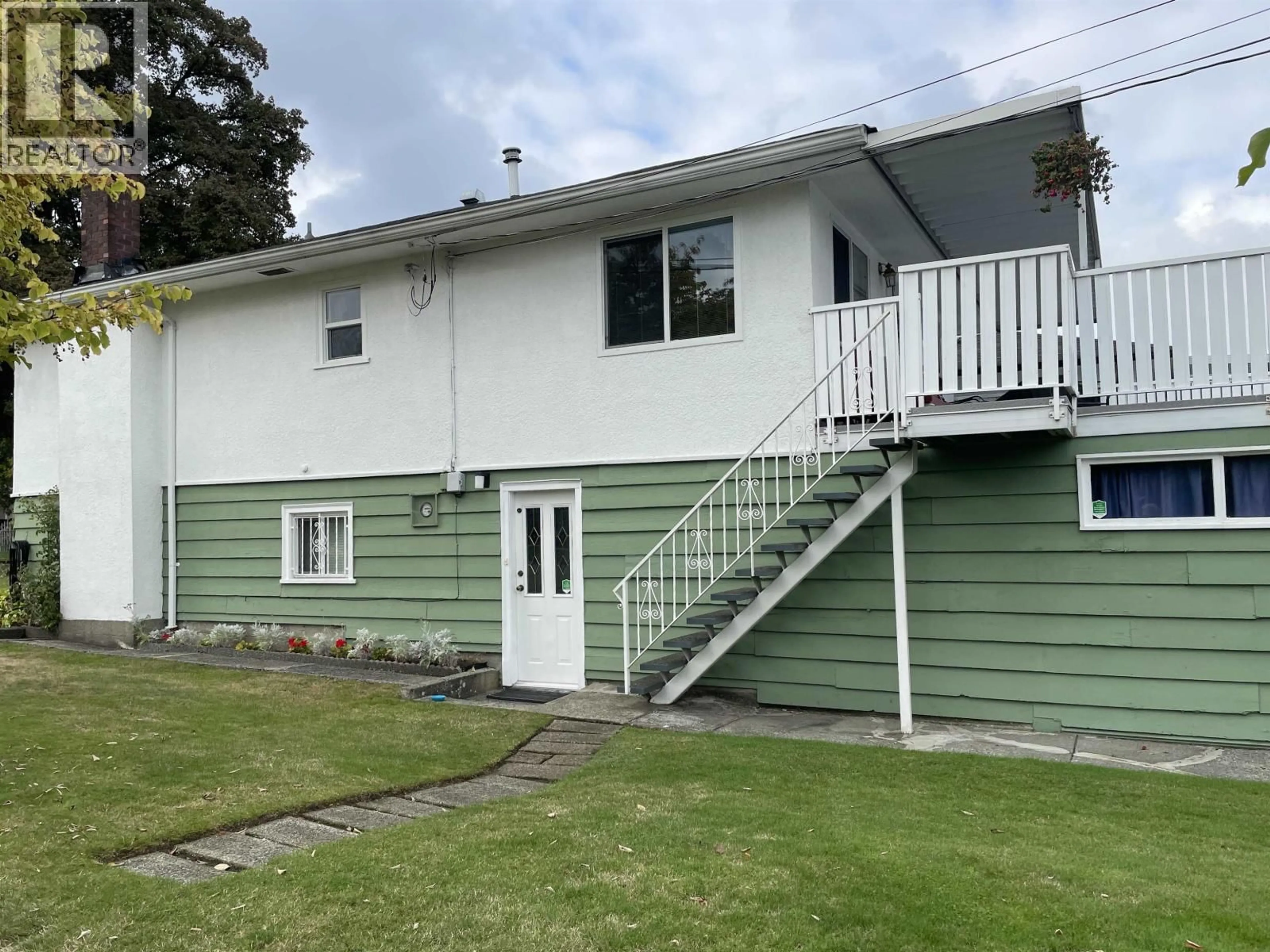 A pic from outside/outdoor area/front of a property/back of a property/a pic from drone, street for 3099 18TH AVENUE, Vancouver British Columbia V5M2R4