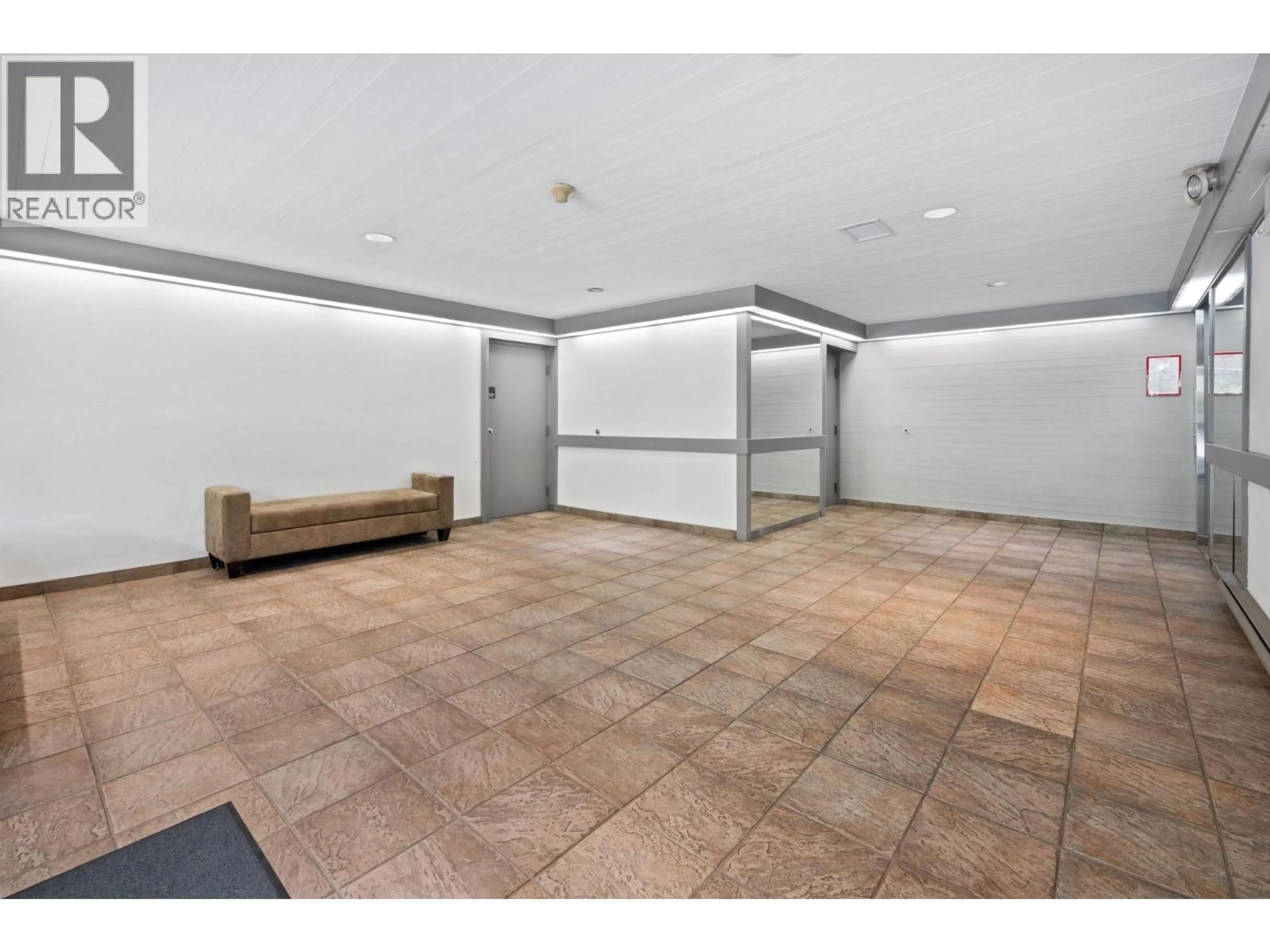Indoor foyer for 249 - 7471 MINORU BOULEVARD, Richmond British Columbia V6Y1Z3