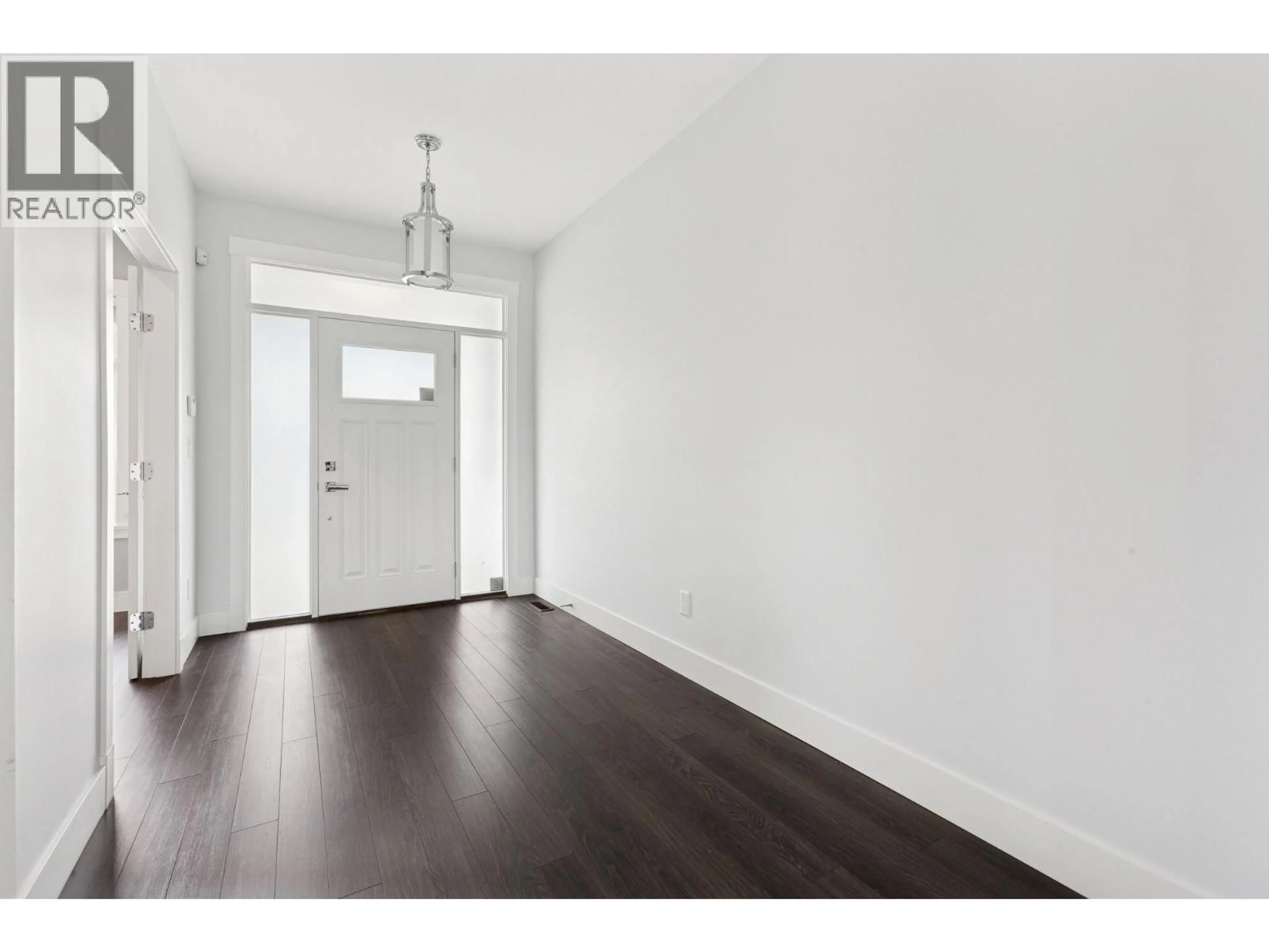 Indoor entryway for 4668 ROBIN LANE, Tsawwassen British Columbia V4M0B4