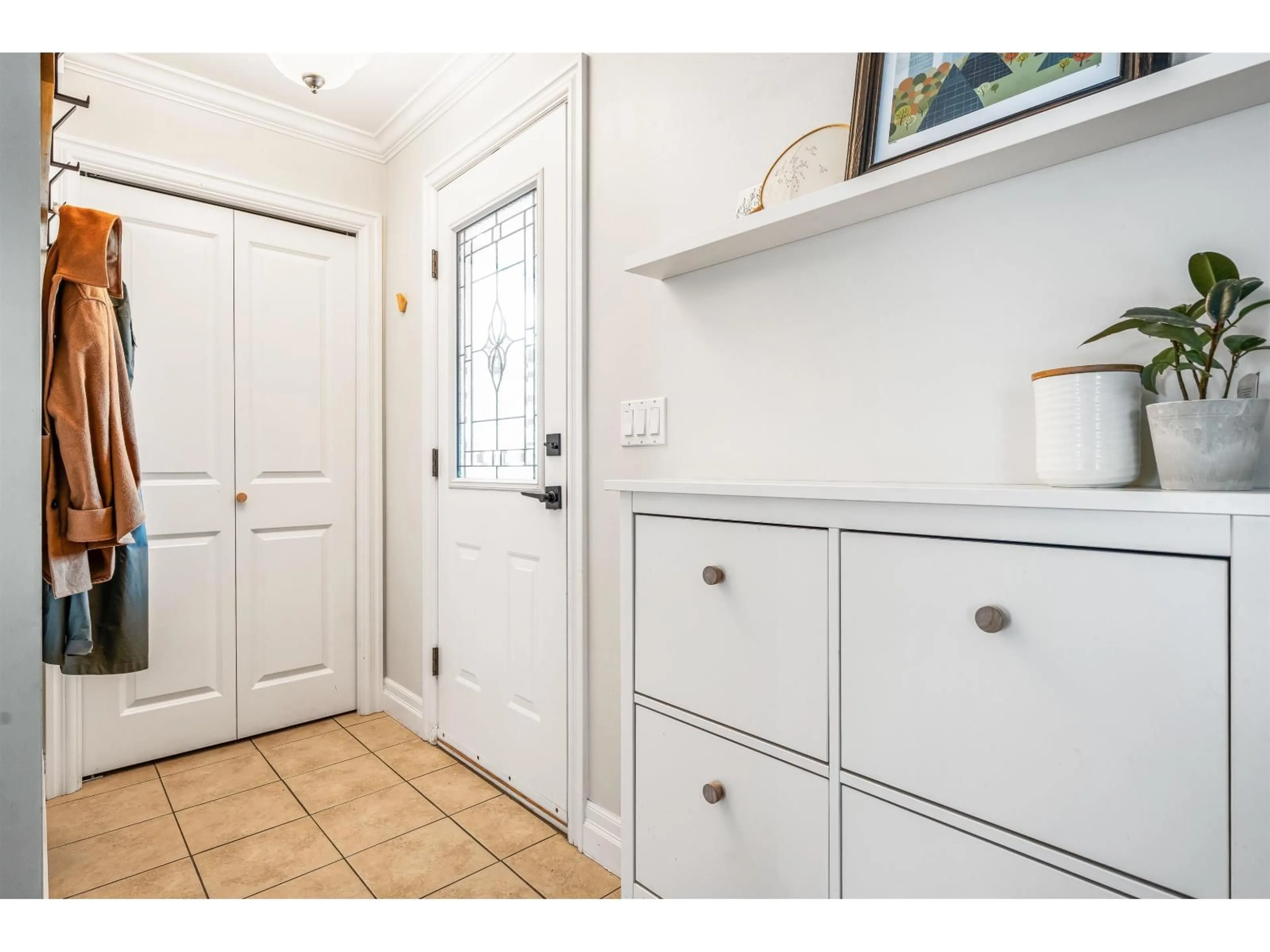 Indoor entryway for 5909 COWICHAN STREET, Chilliwack British Columbia V2R0G8