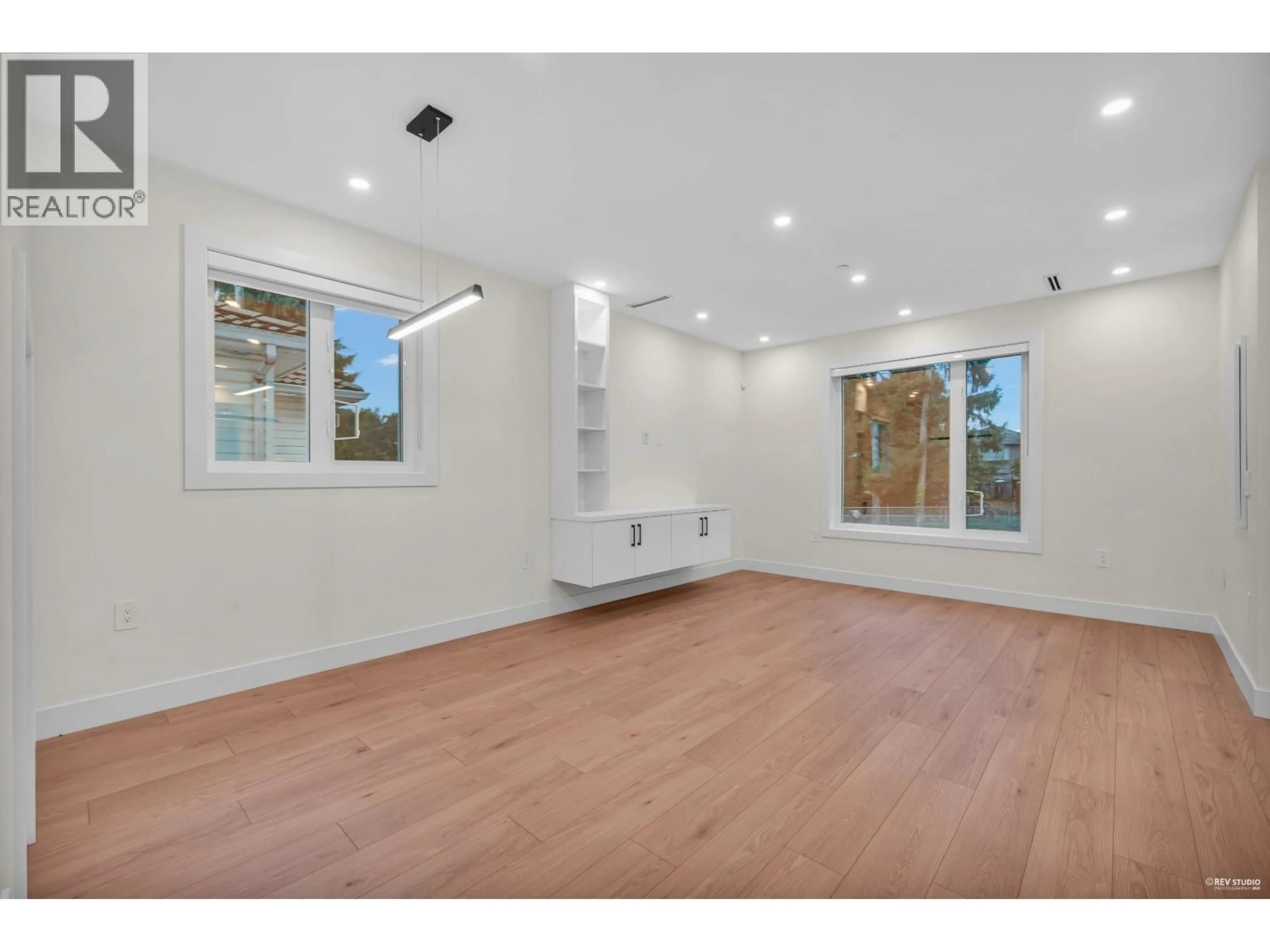A pic of a room for 1 - 3090 VANNESS AVENUE, Vancouver British Columbia V5R5A1