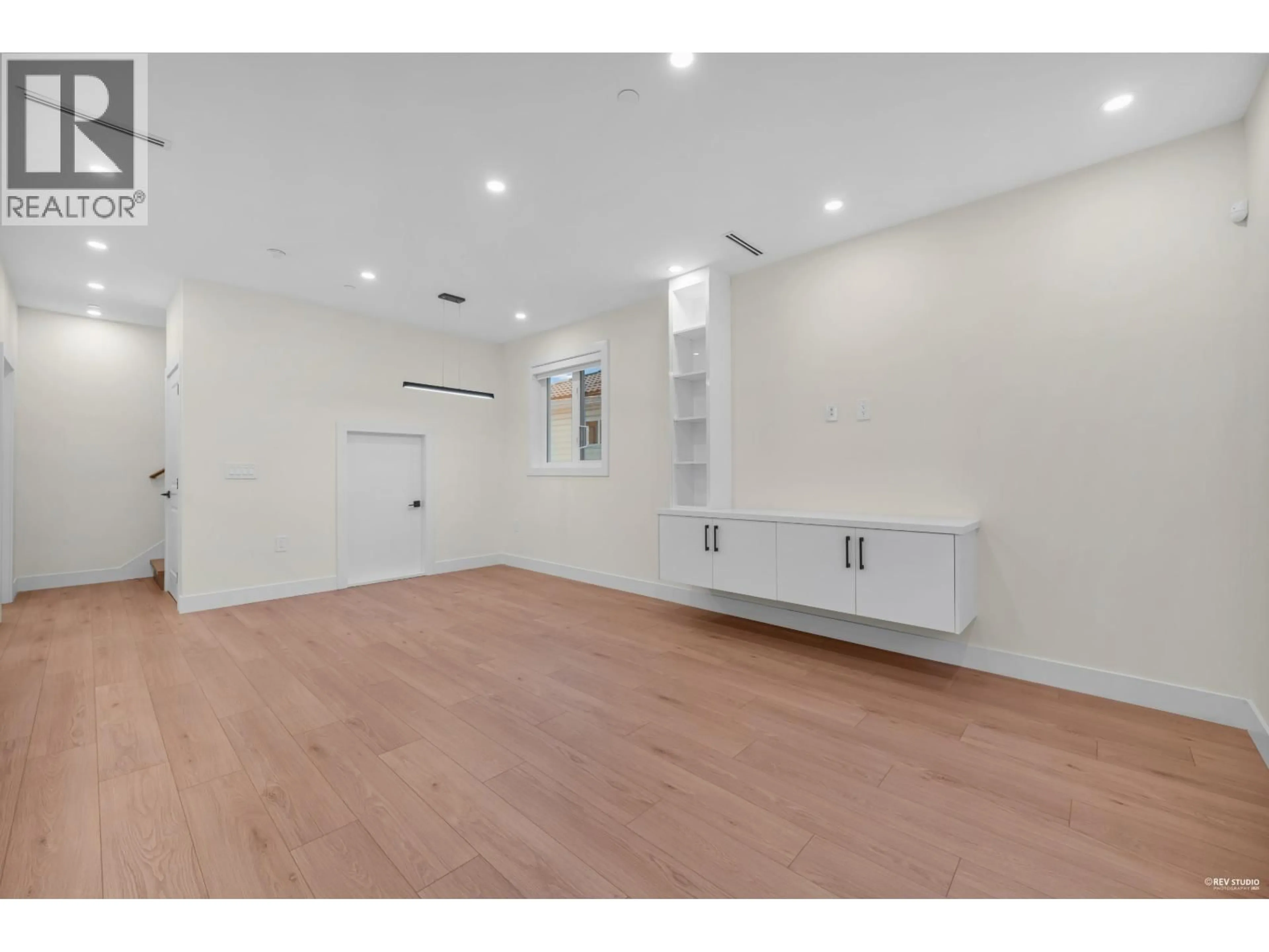 A pic of a room for 1 - 3090 VANNESS AVENUE, Vancouver British Columbia V5R5A1