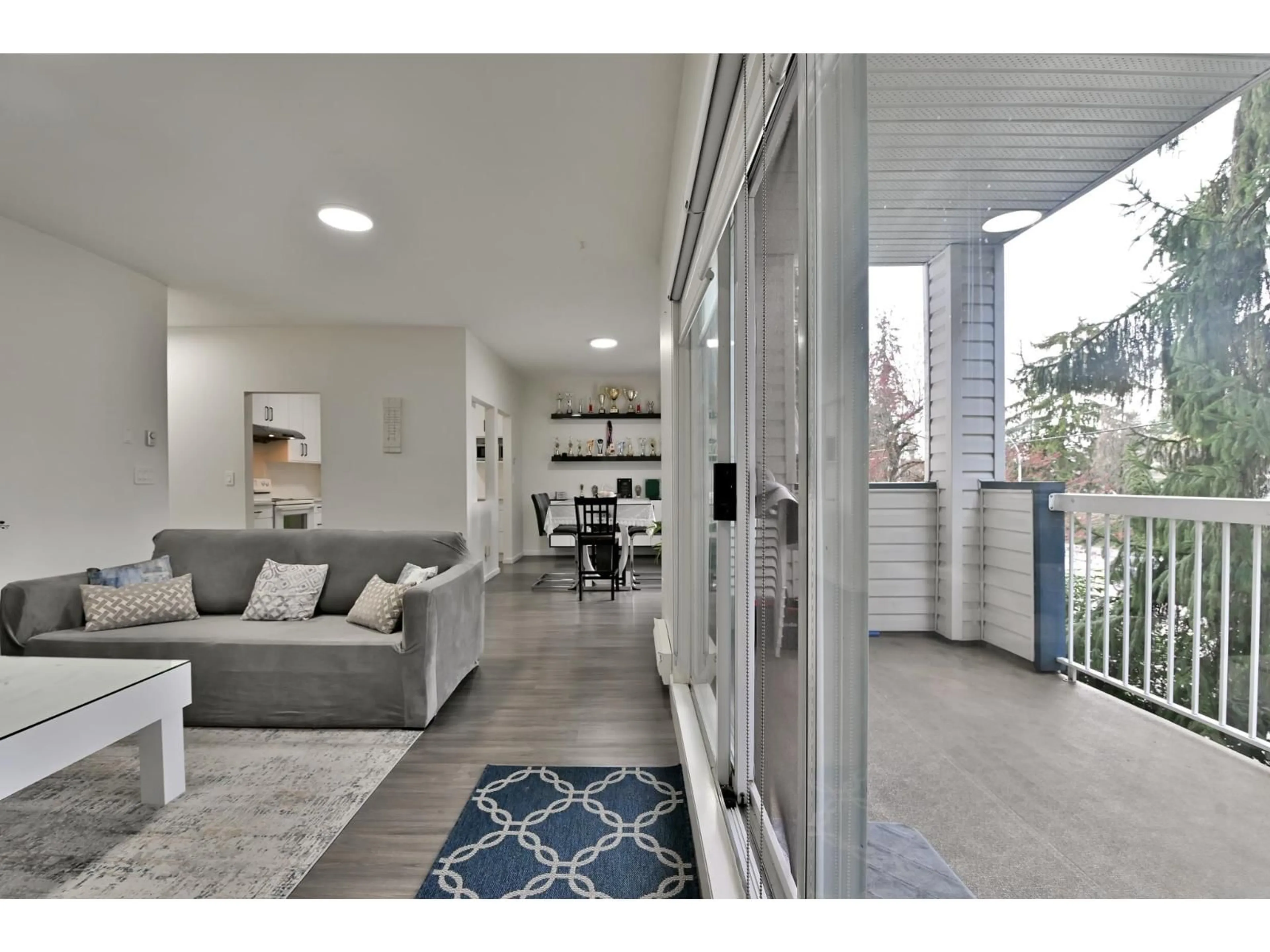 Indoor entryway for 215 - 13918 72, Surrey British Columbia V3W0T4