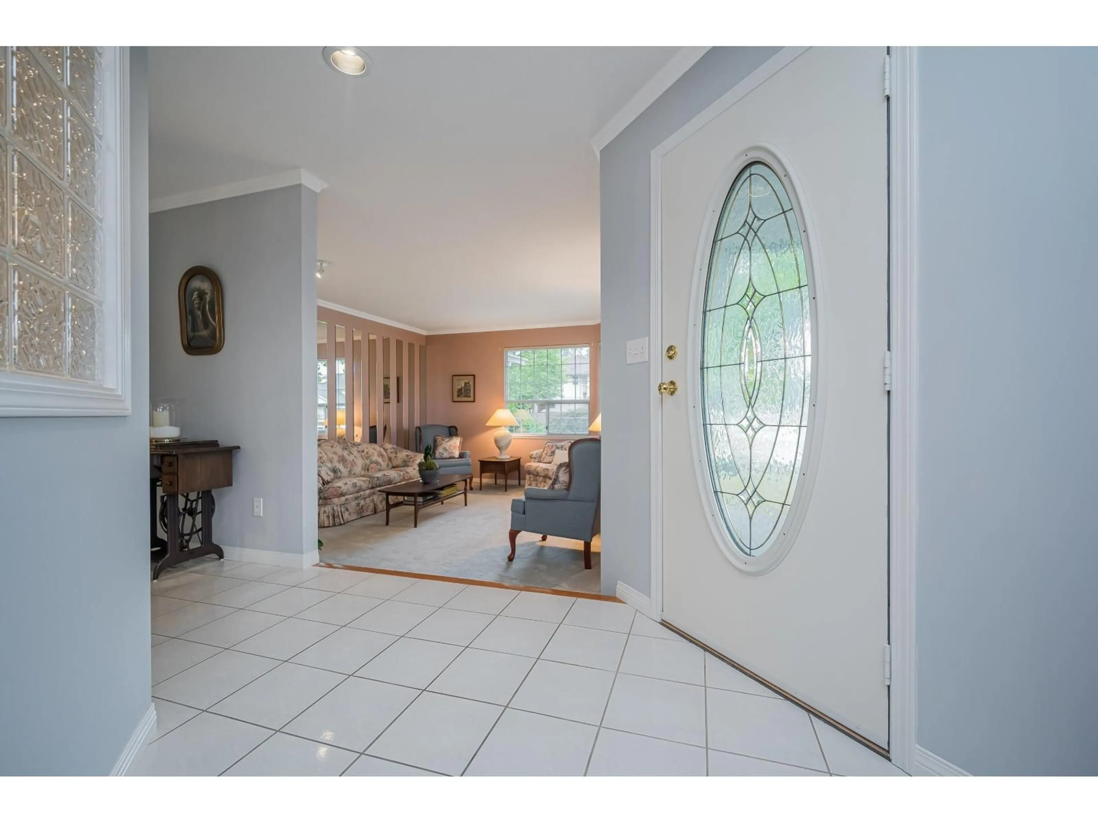 Indoor foyer for 8459 142A, Surrey British Columbia V2W0Z8