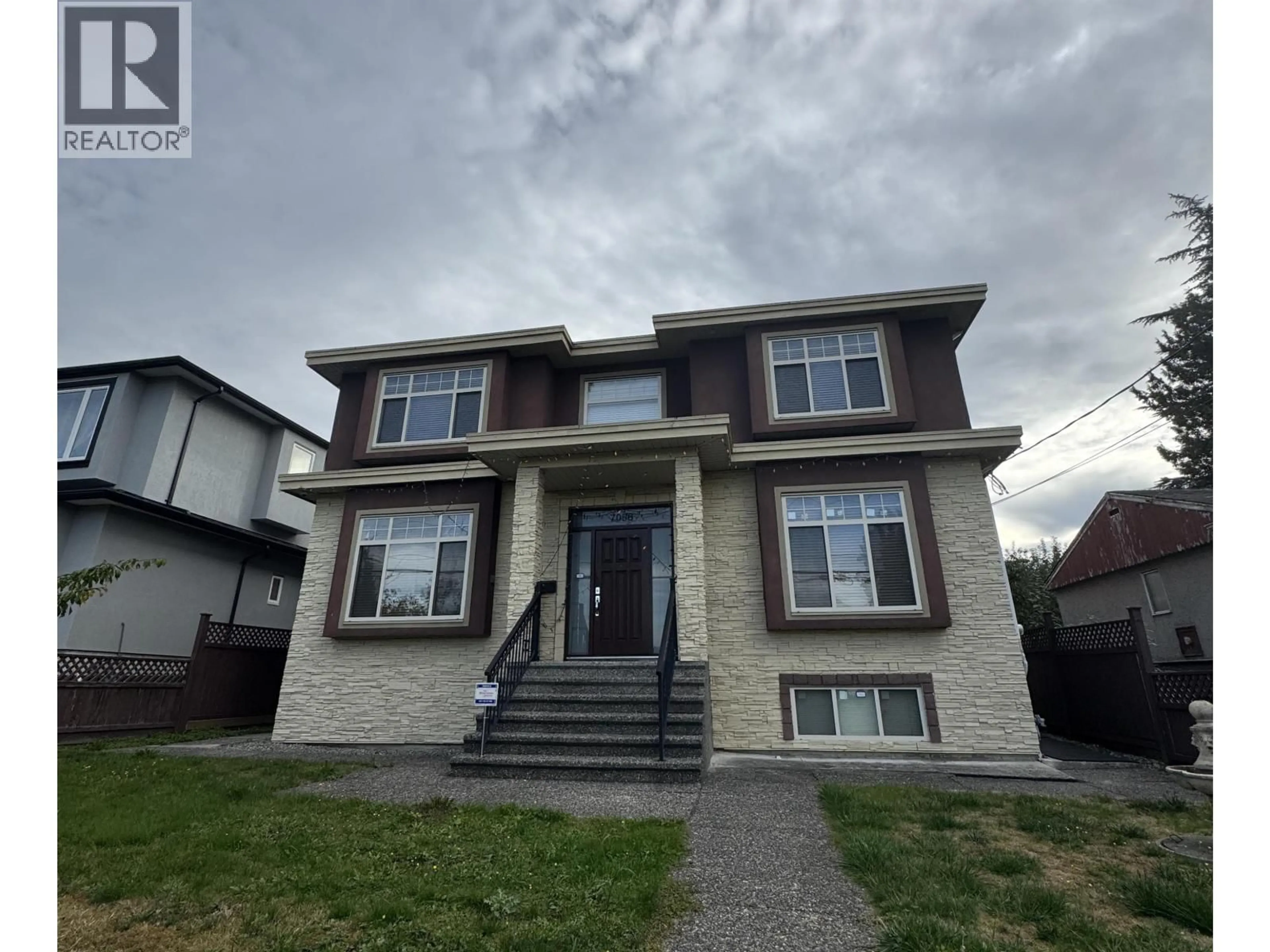 Unknown for 7058 PATTERSON AVENUE, Burnaby British Columbia V5J3N7