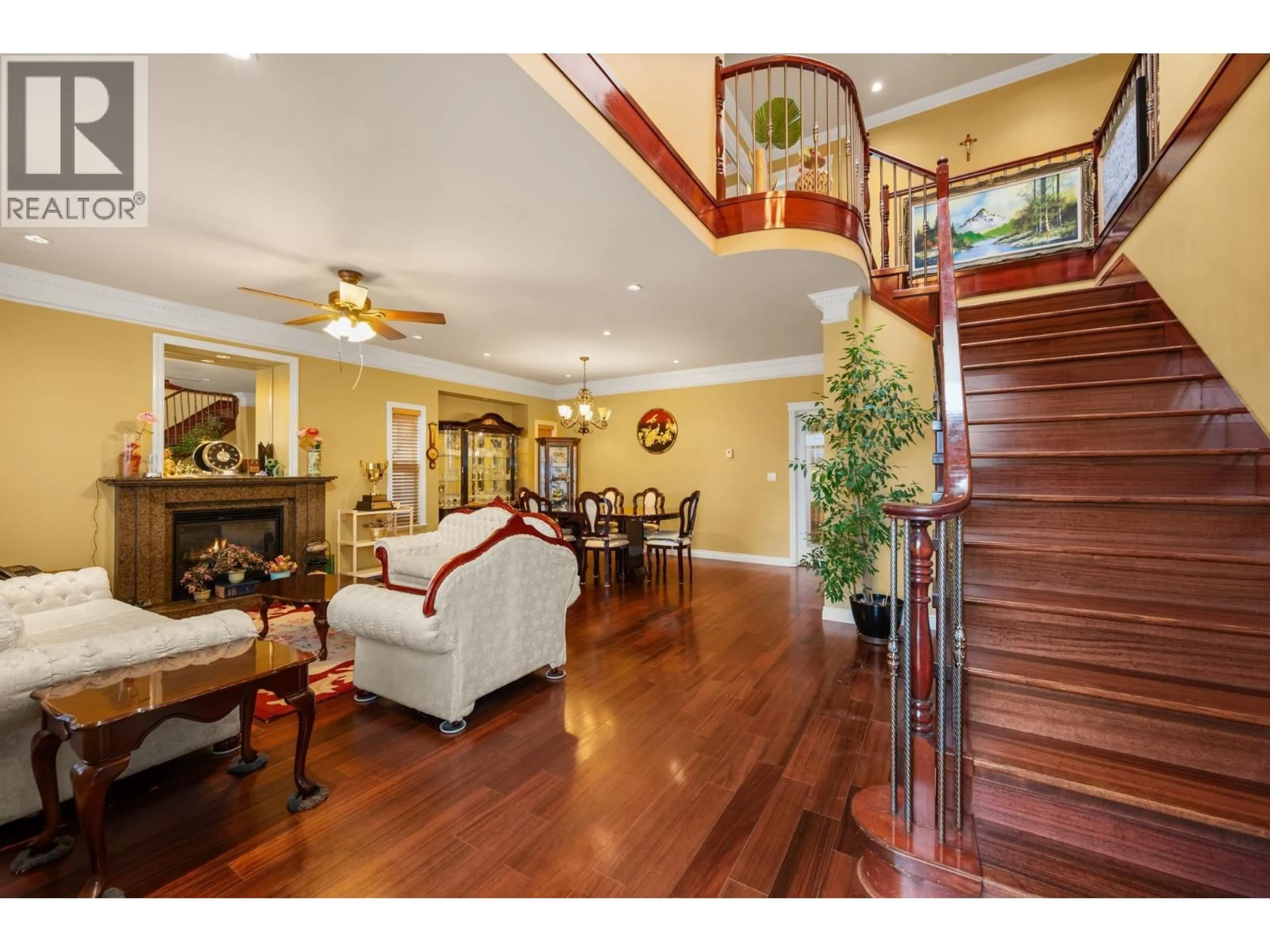 Indoor foyer for 7058 PATTERSON AVENUE, Burnaby British Columbia V5J3N7