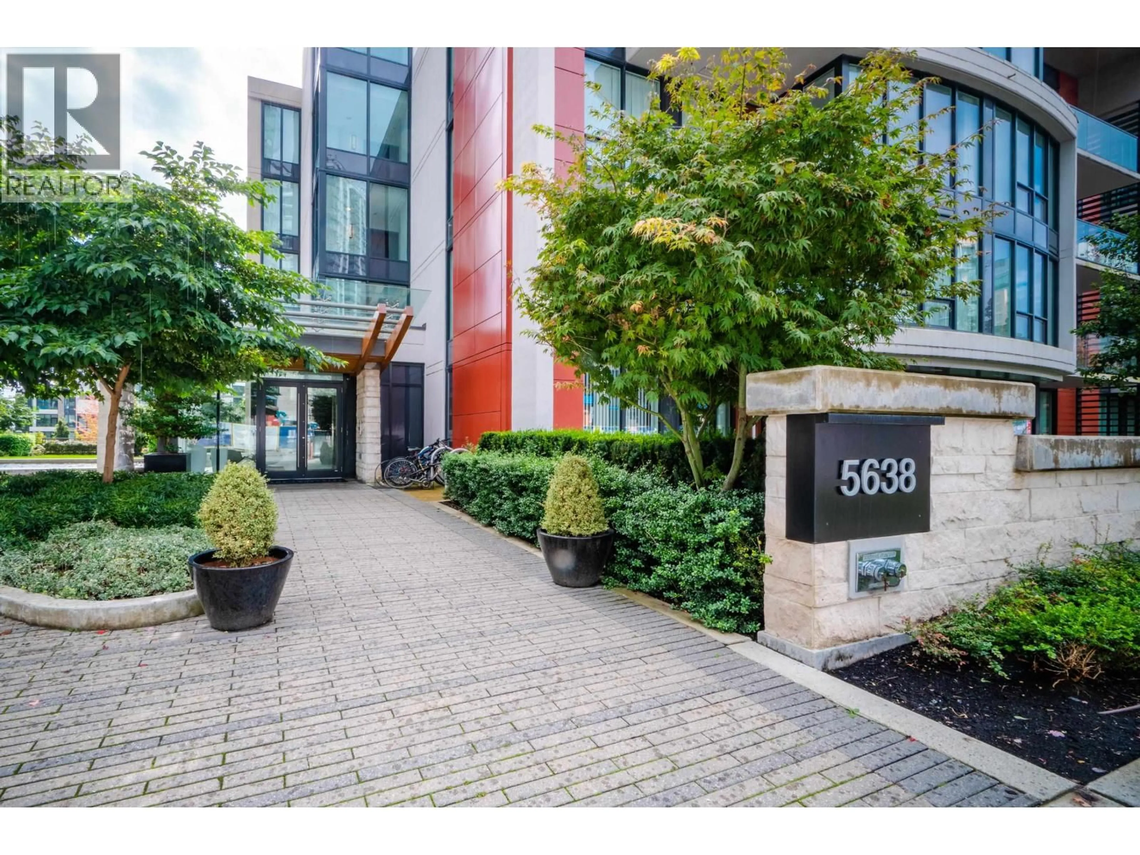 Indoor foyer for 212 - 5638 BIRNEY AVENUE, Vancouver British Columbia V6S0H8
