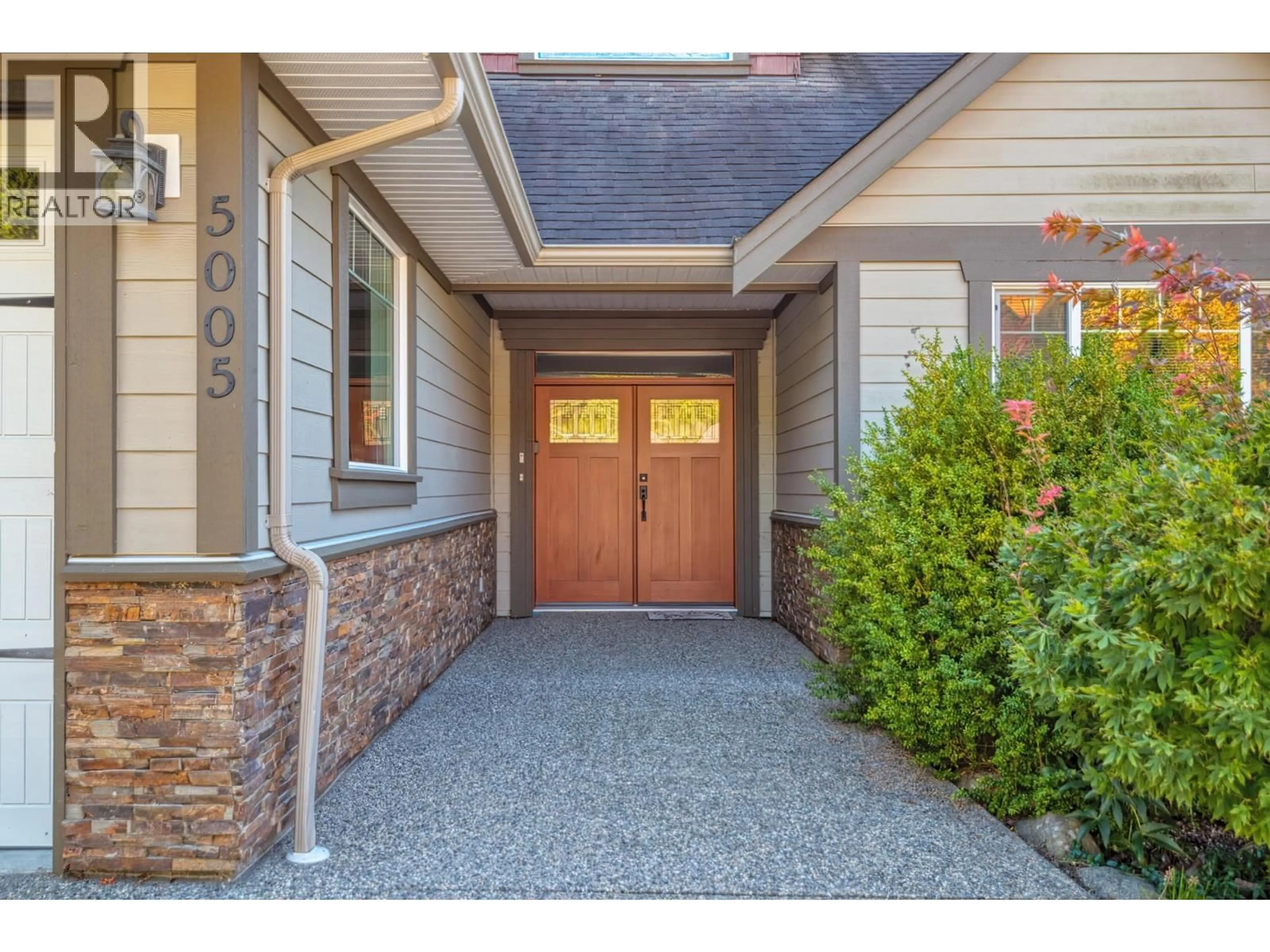 Indoor entryway for 5005 BAY ROAD, Sechelt British Columbia V7Z0E9