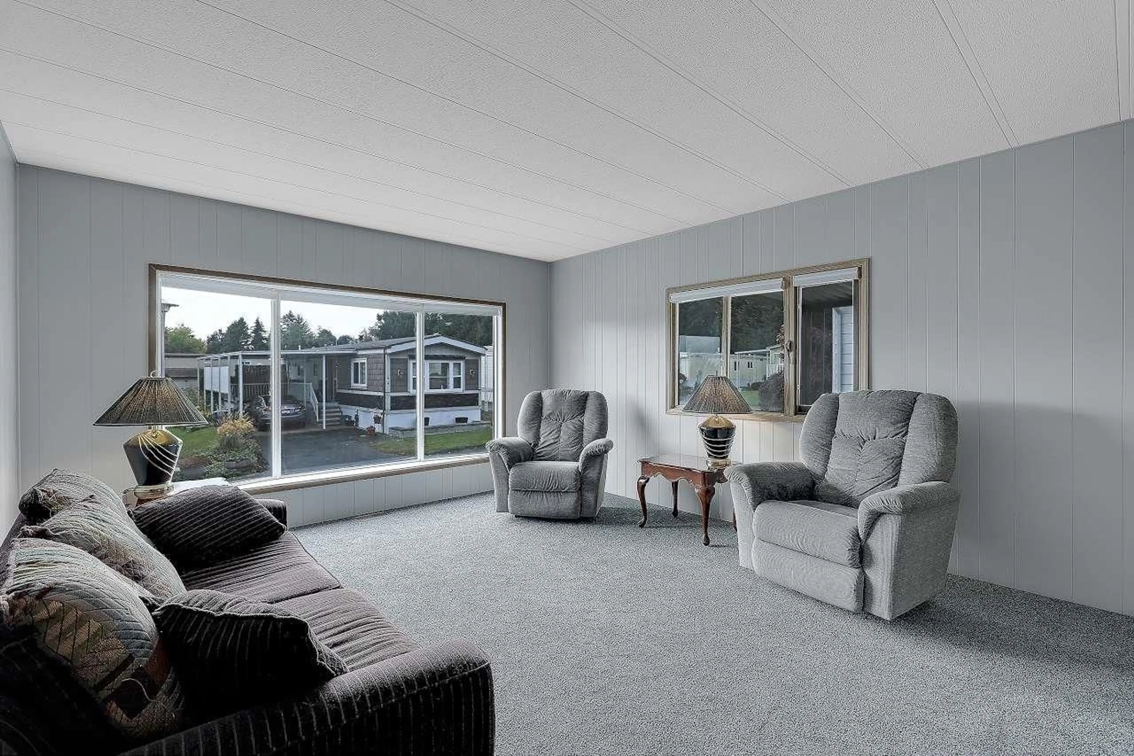 Living room with furniture, unknown for 43 - 15875 20, Surrey British Columbia V4A2B1