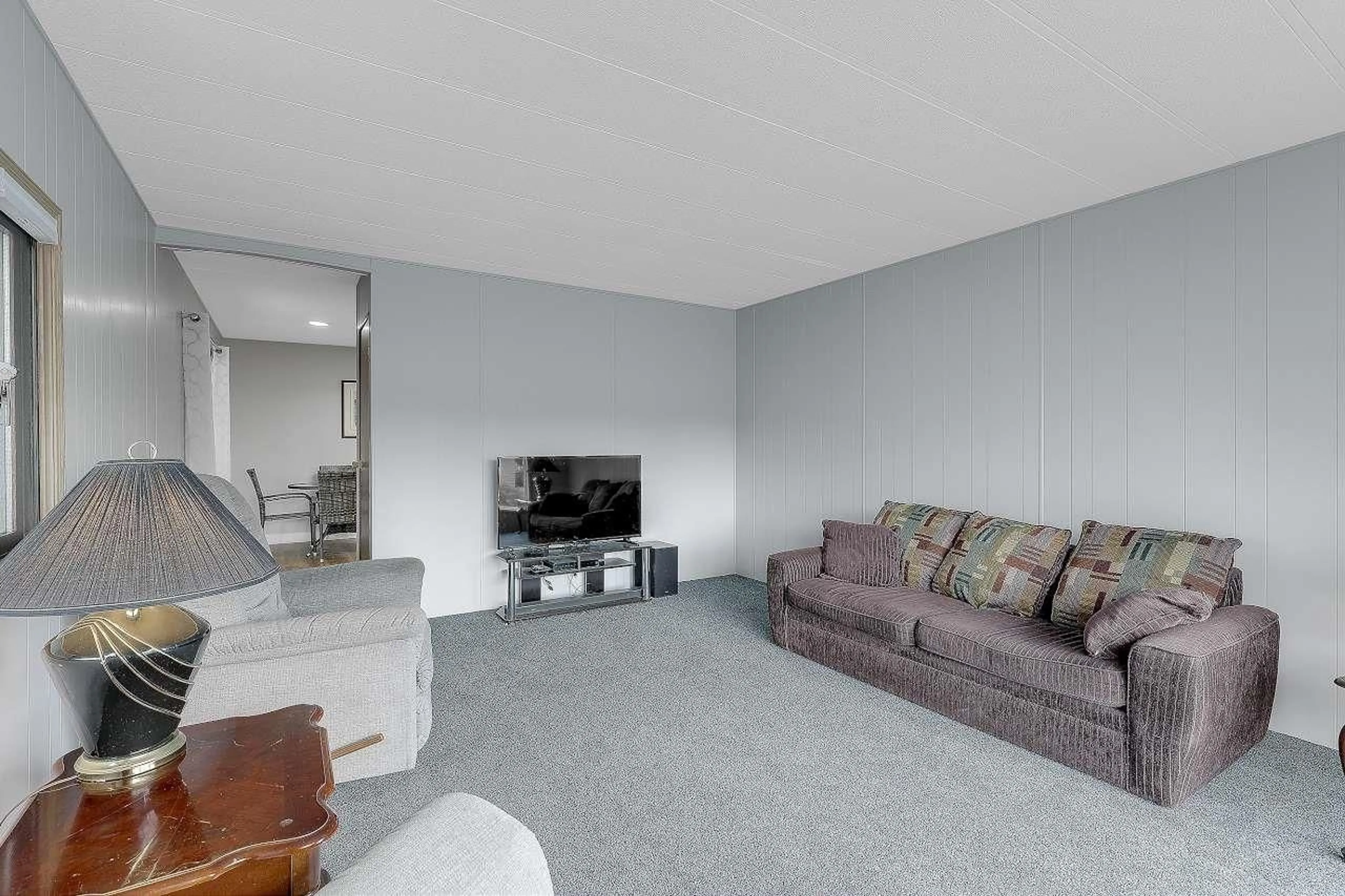 Living room with furniture, unknown for 43 - 15875 20, Surrey British Columbia V4A2B1