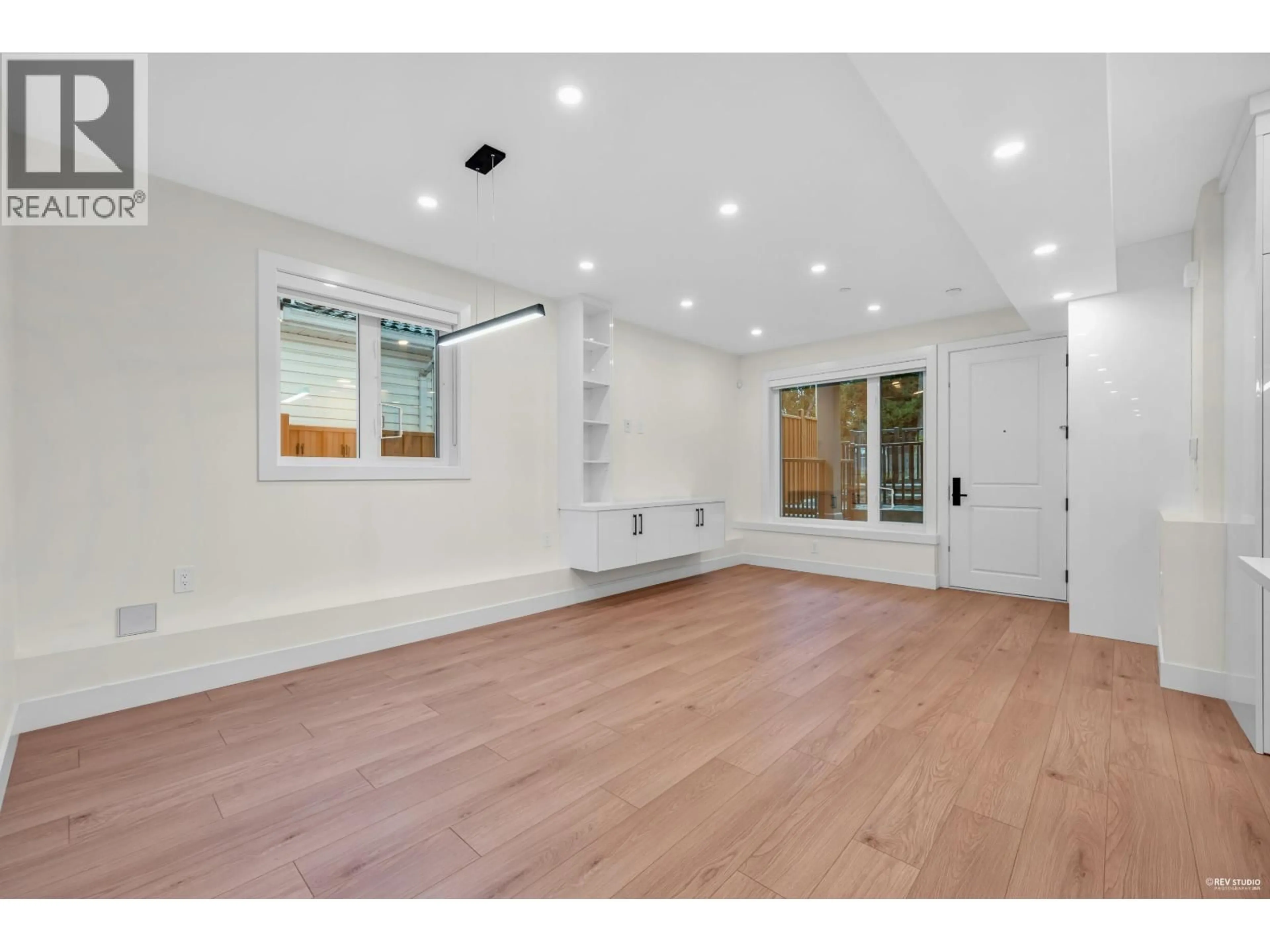 A pic of a room for 2 - 3090 VANNESS AVENUE, Vancouver British Columbia V5R5A1