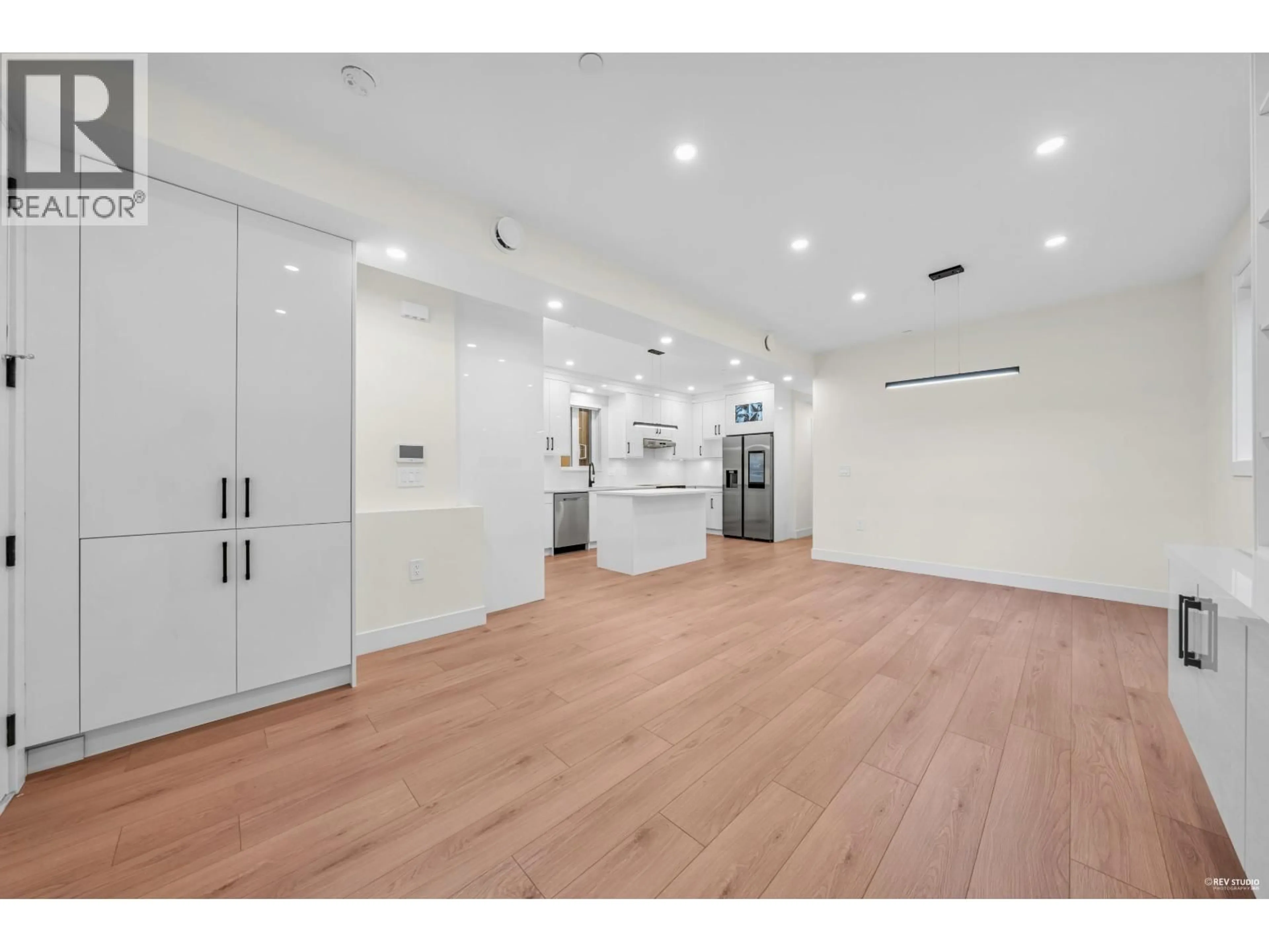 Unknown for 2 - 3090 VANNESS AVENUE, Vancouver British Columbia V5R5A1